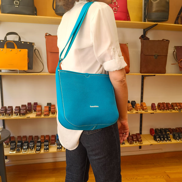 sac besace sac seau turquoise cuir collection Marseille H2O faméthic maroquinerie