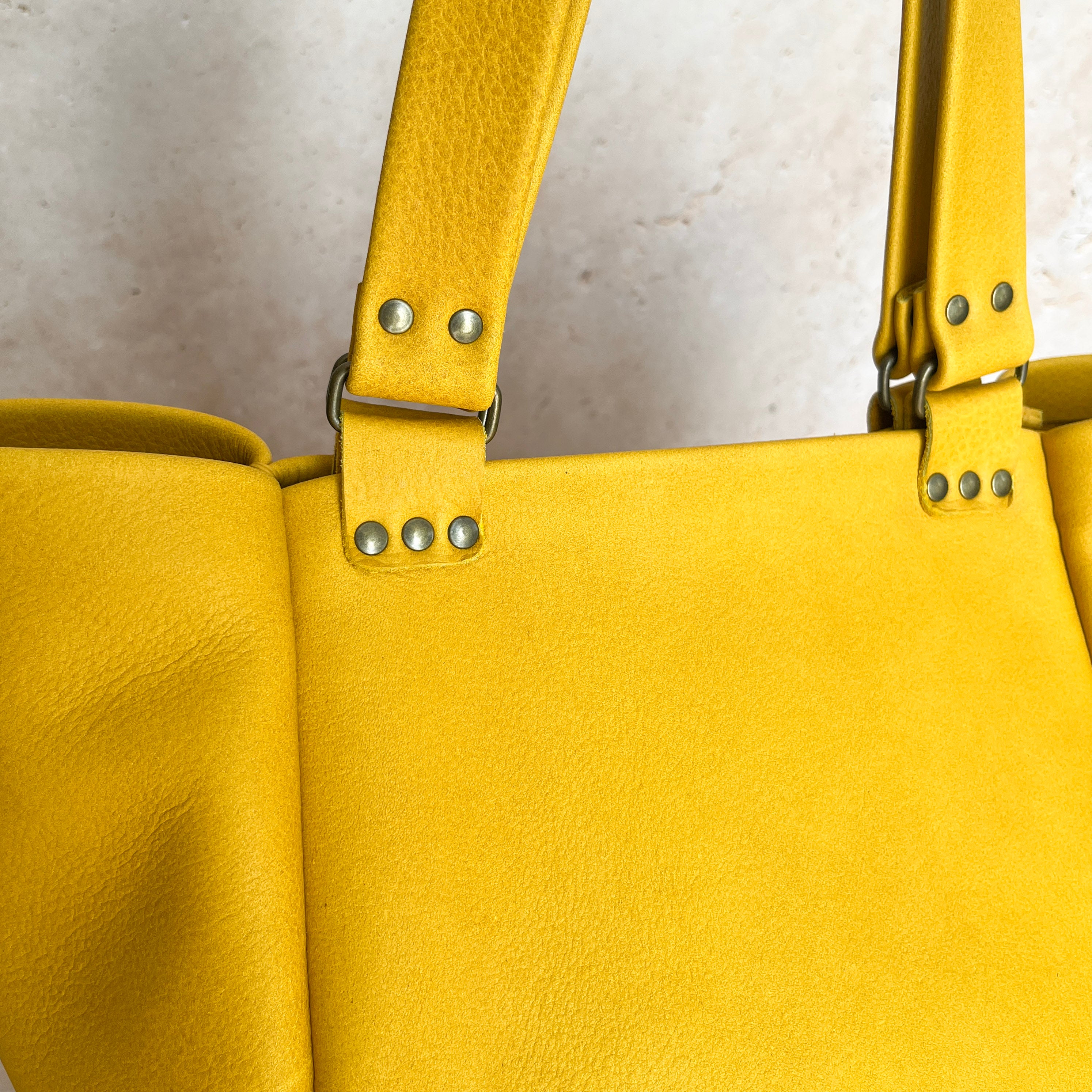 Le Ophrys | Taurillon nubuck jaune