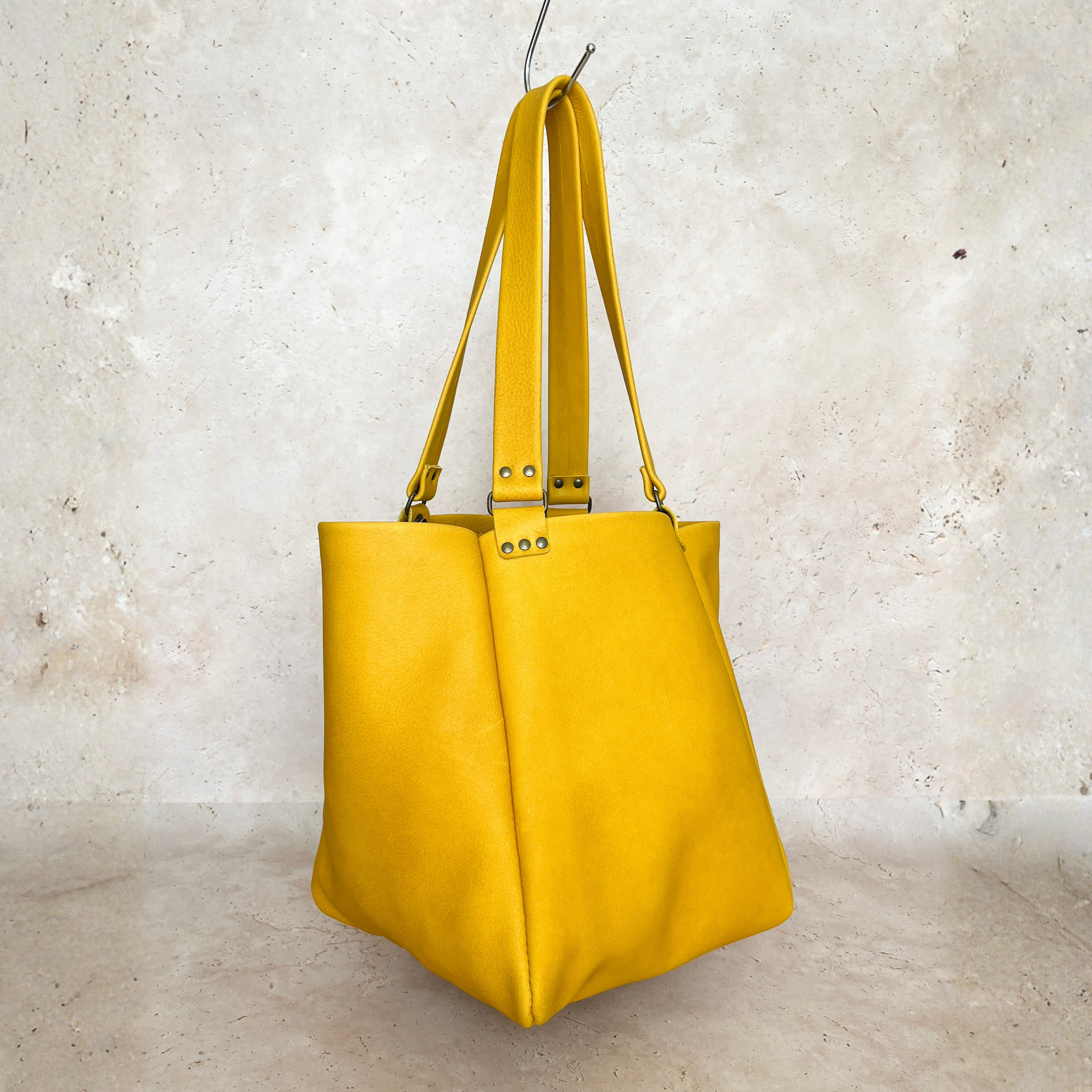 Le Ophrys | Taurillon nubuck jaune