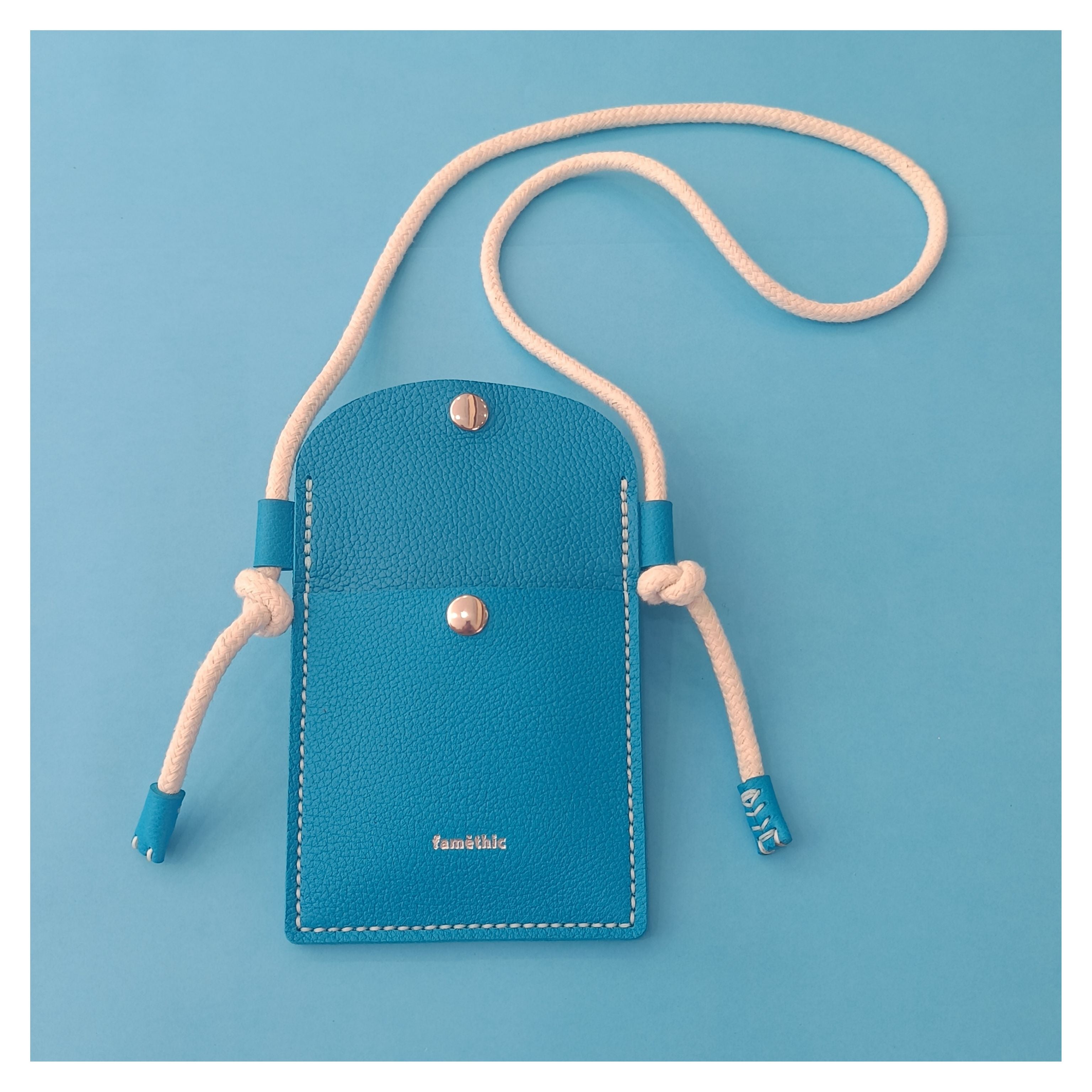 étui téléphone pochette papier voyage cuir turquoise collection marseille H2O faméthic maroquinerie