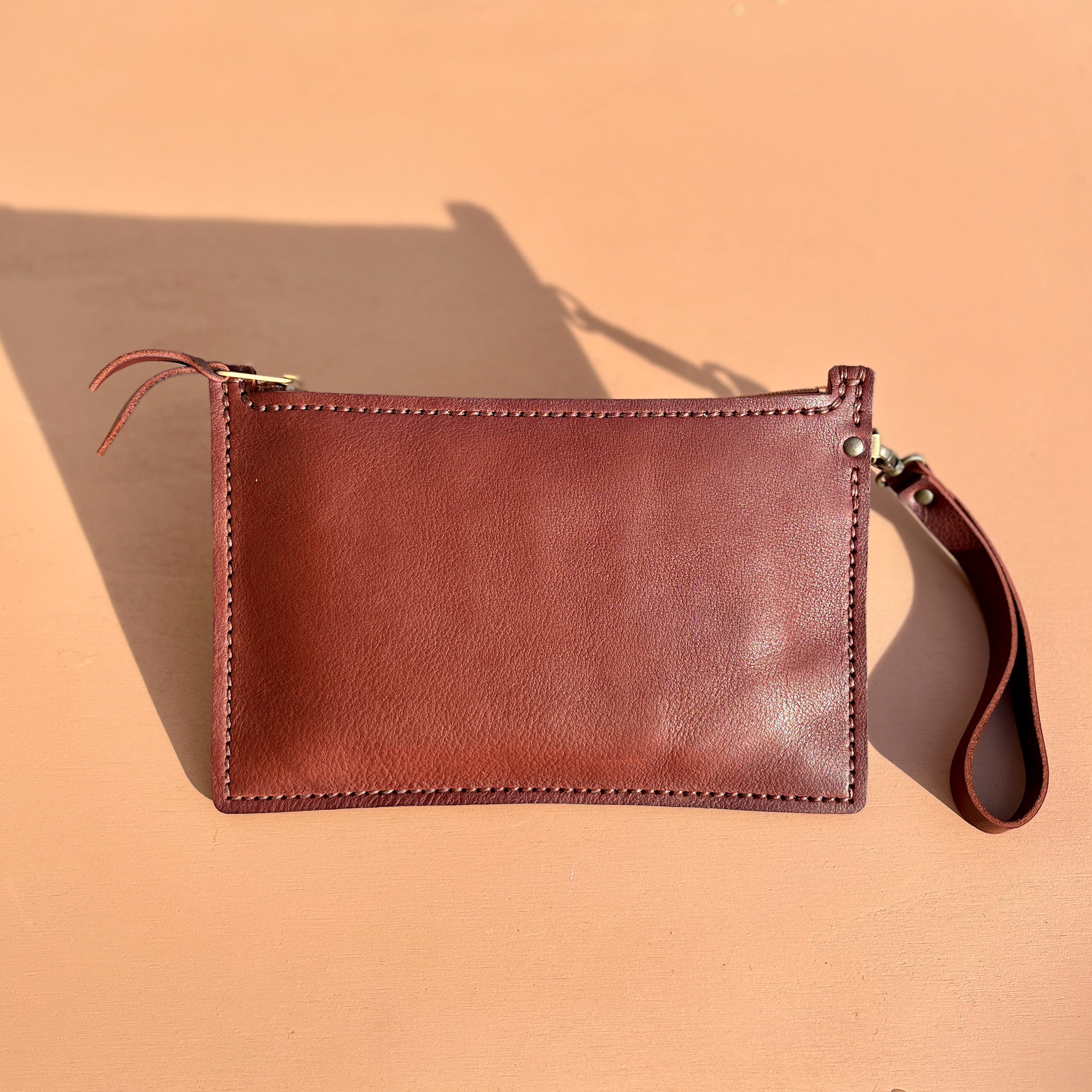 grande pochette zippée en cuir fabriqué en france maroquinerie d eluxe française faméthic