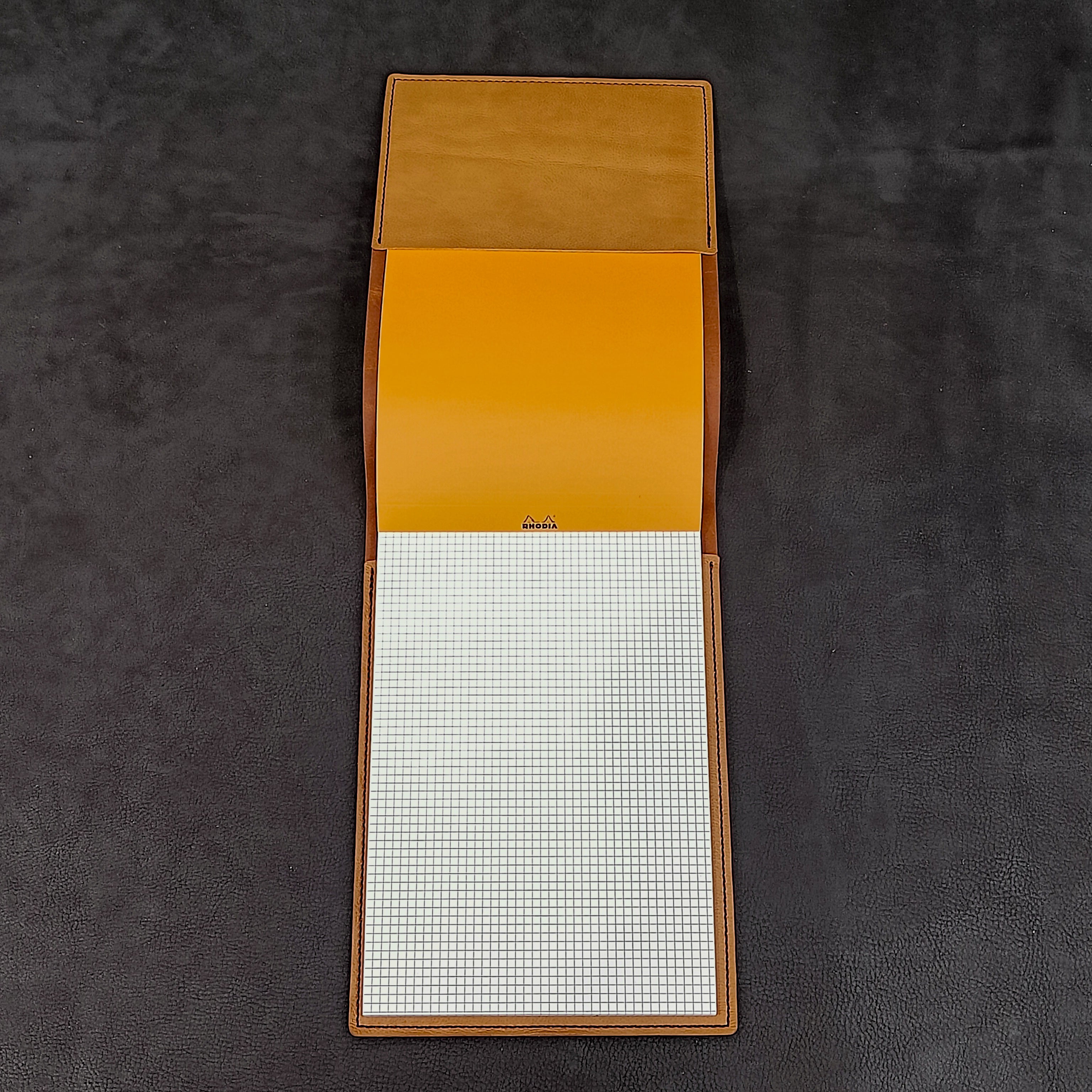 protège carnet cahier cuir sur mesure personnalisable cadeau note écriture dessin élastique maroquinerie artisanale faméthic français marseille inscription personnalisée