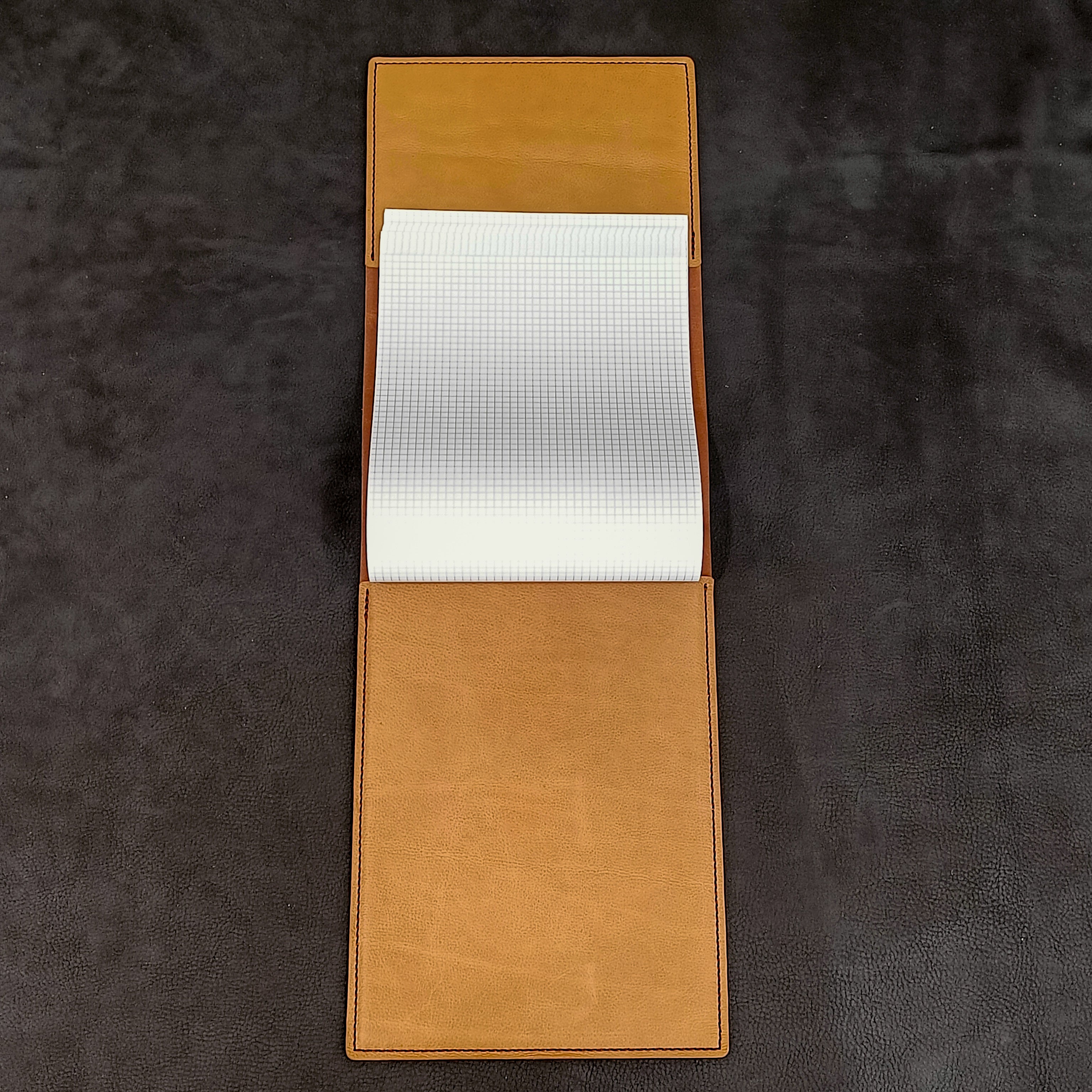 protège carnet cahier cuir sur mesure personnalisable cadeau note écriture dessin élastique maroquinerie artisanale faméthic français marseille inscription personnalisée