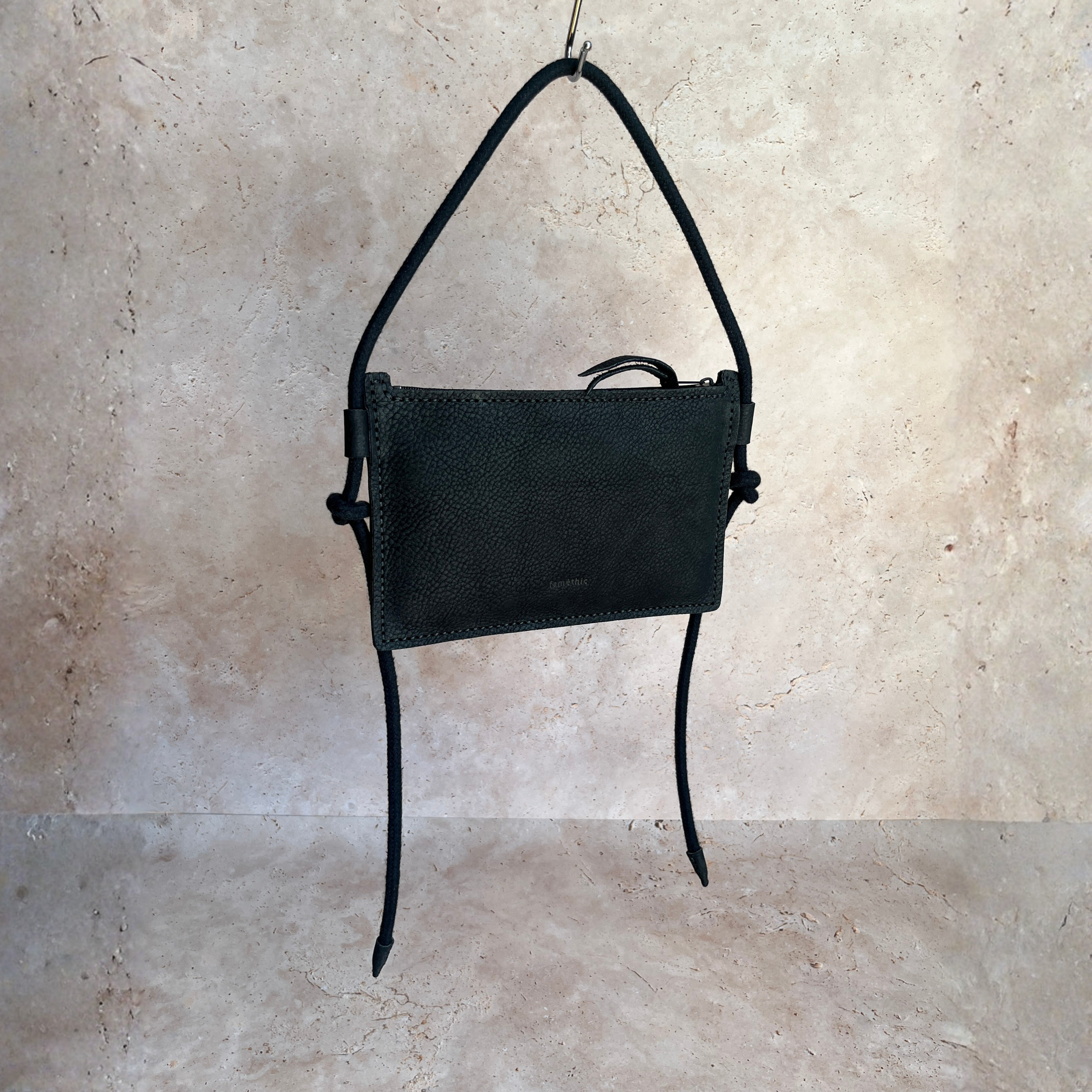 Le Cade | Taurillon nubuck noir