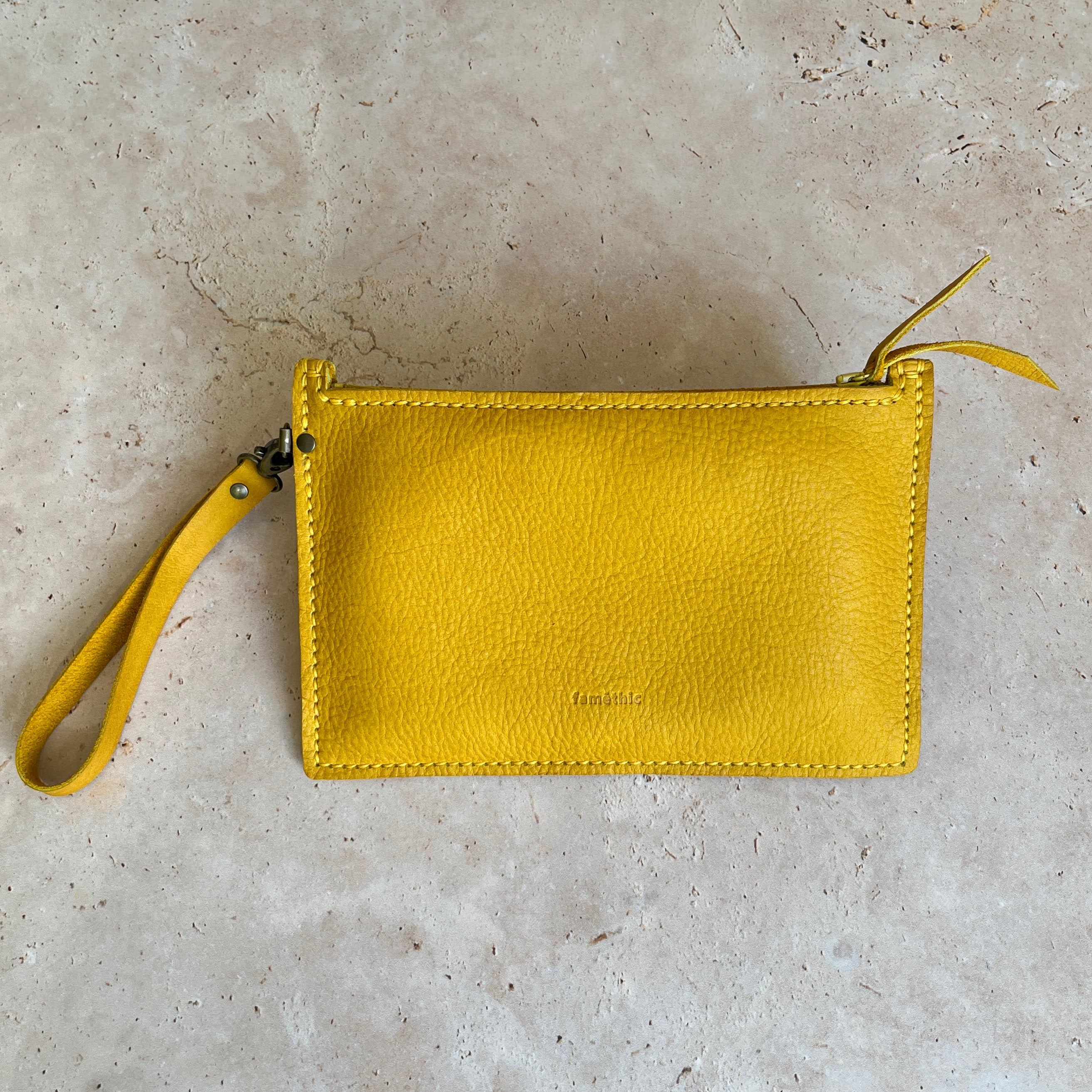 Grande pochette zippée avec dragonne Bardane | Taurillon nubuck jaune