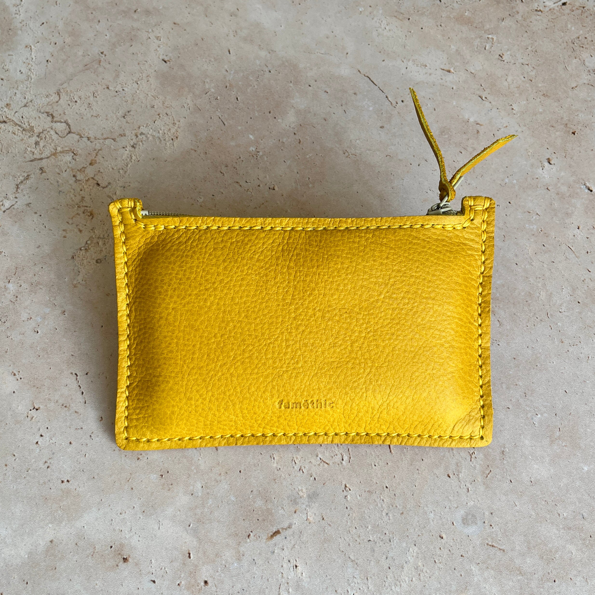 Petite pochette zippée Violette | Taurillon nubuck jaune