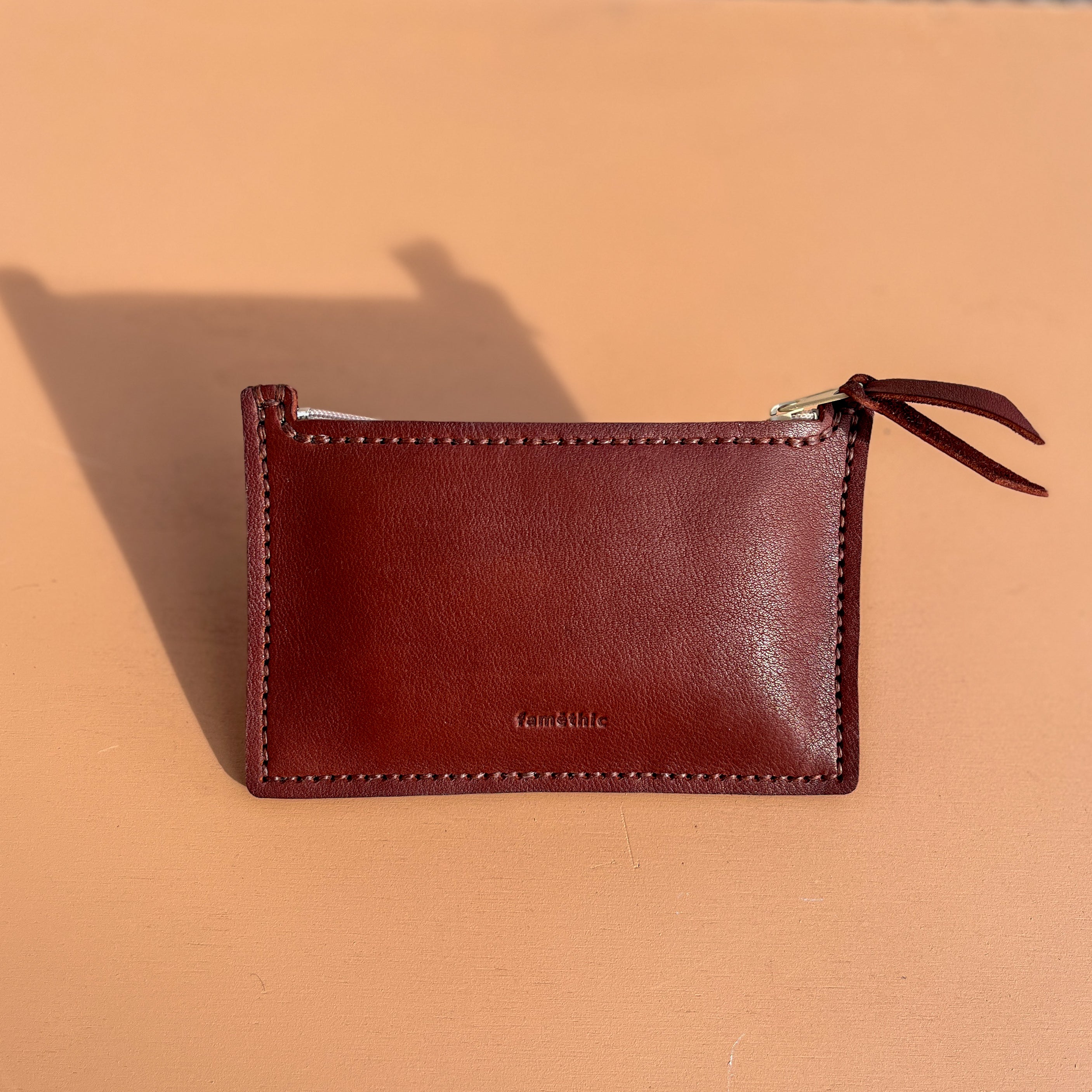 pochette zippée en cuir portefeuille en cuir fabrication française marque de maroquinerie de luxe française faméthic