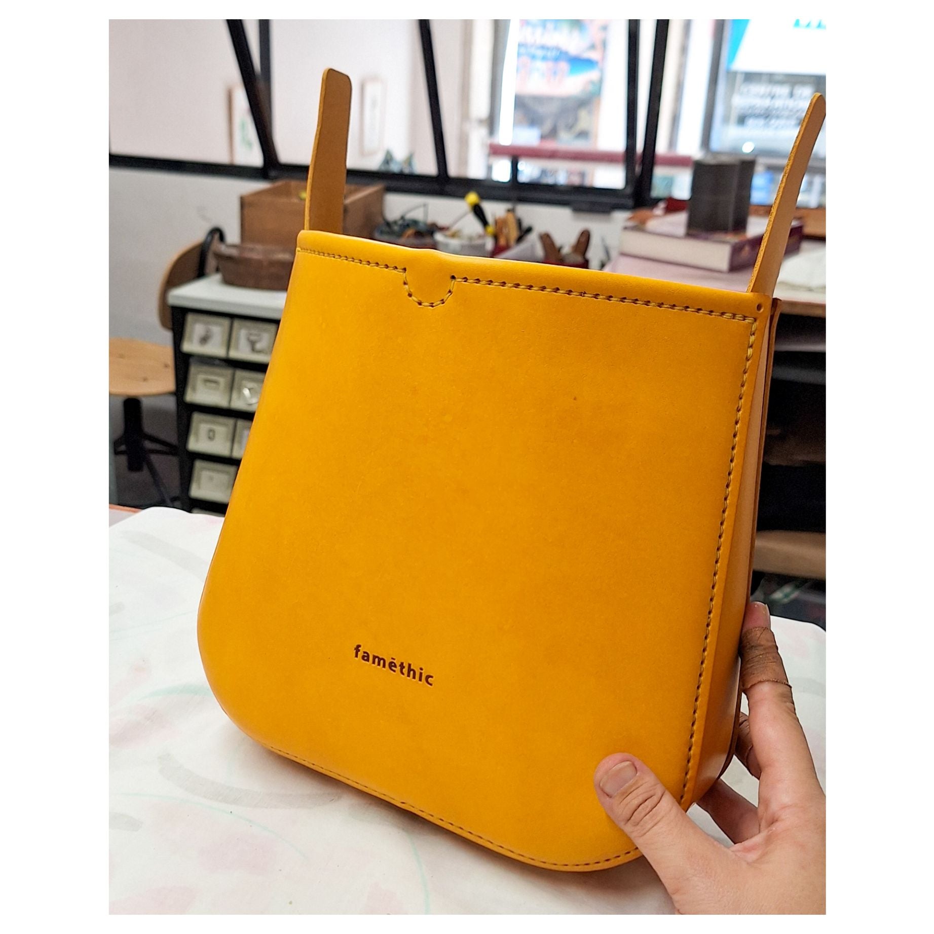 sac besace en cuir bandoulière valériane faméthic maroquinerie française artisanal