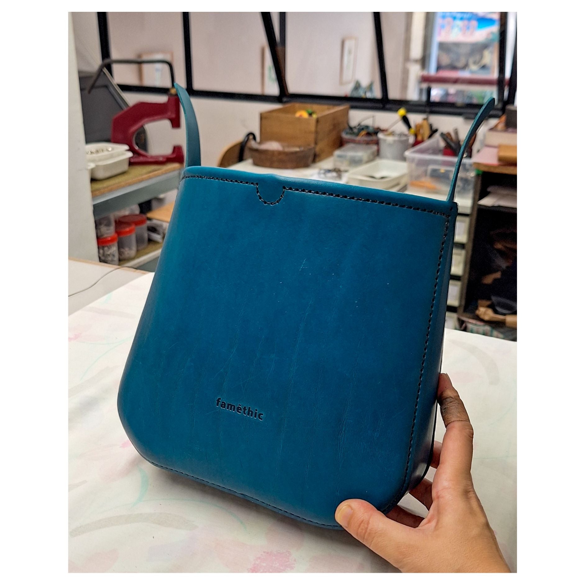 sac besace en cuir bandoulière valériane faméthic maroquinerie française artisanal