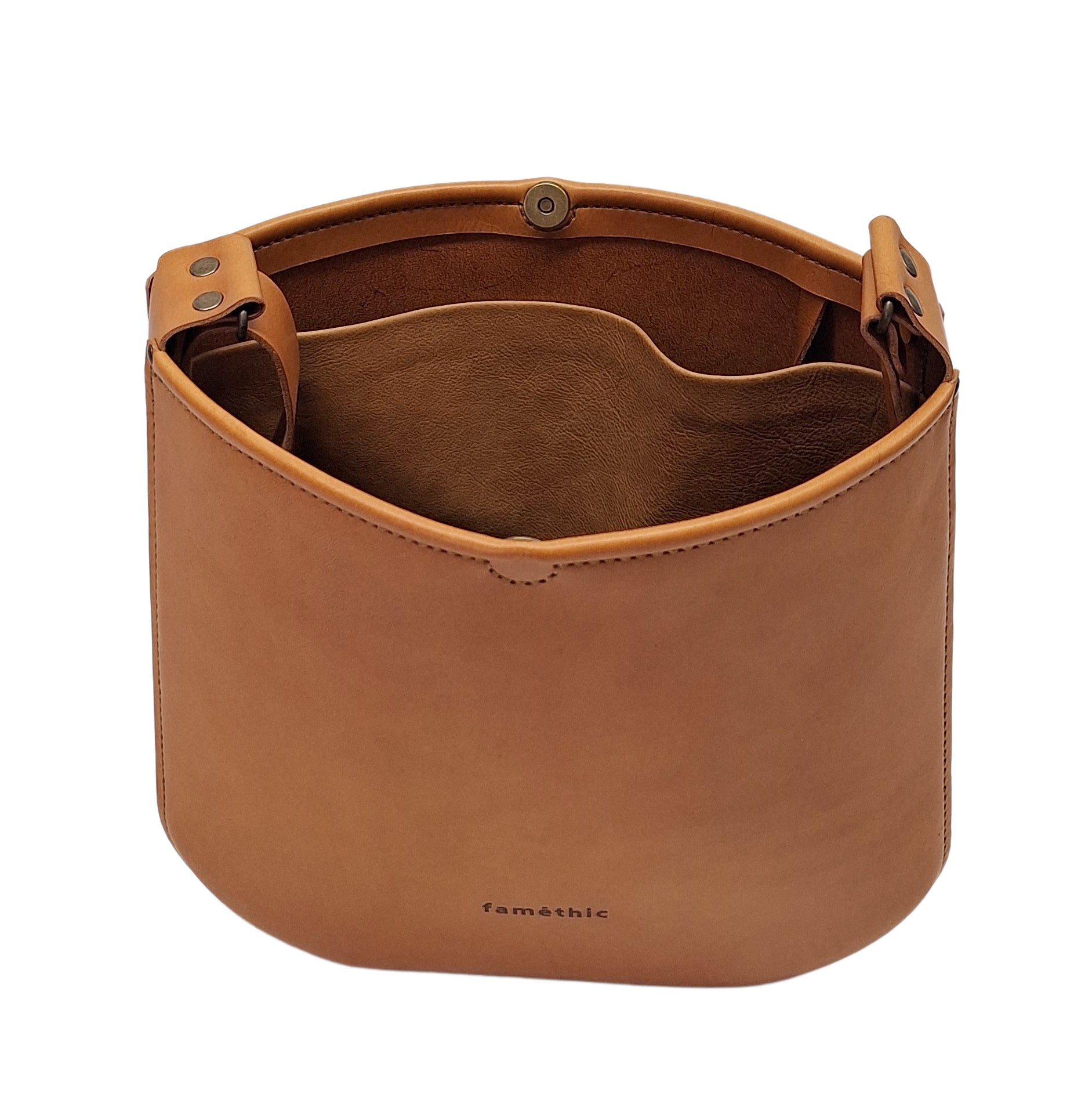 maroquinerie artisanal éthique famethic artisan maroquinier cuir atelier sac besace fabrication français france marseille grand sac cuir camel naturel