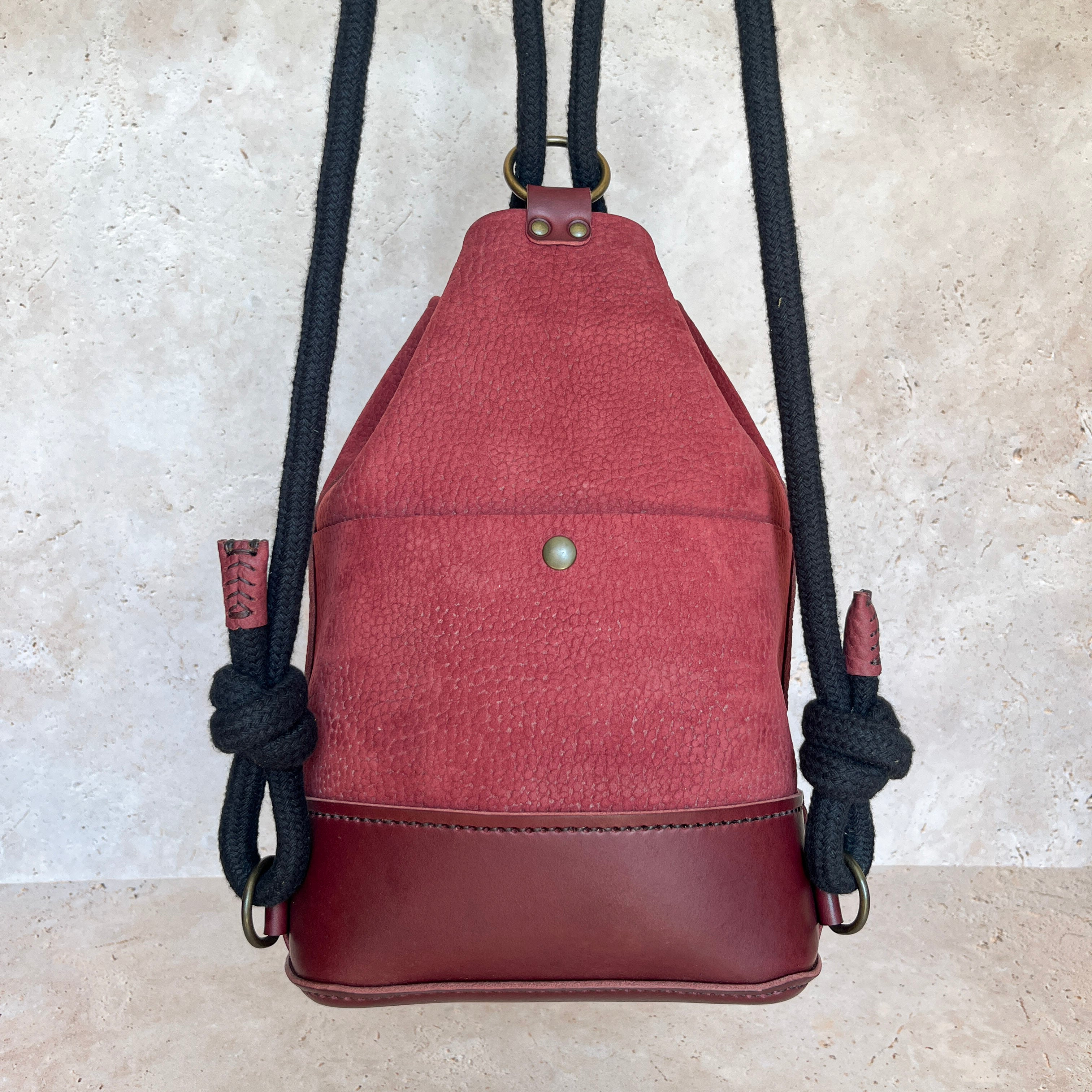 Dos plat du sac à dos Camélée en cuir pleine fleur