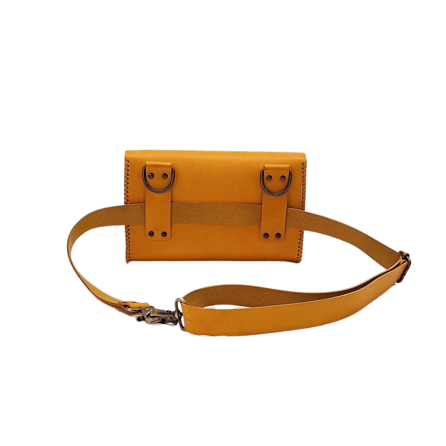 maroquinerie sac en cuir banane bandoulière sacoche cartable artisanal française cuir végétal faméthic passiflore jaune orange