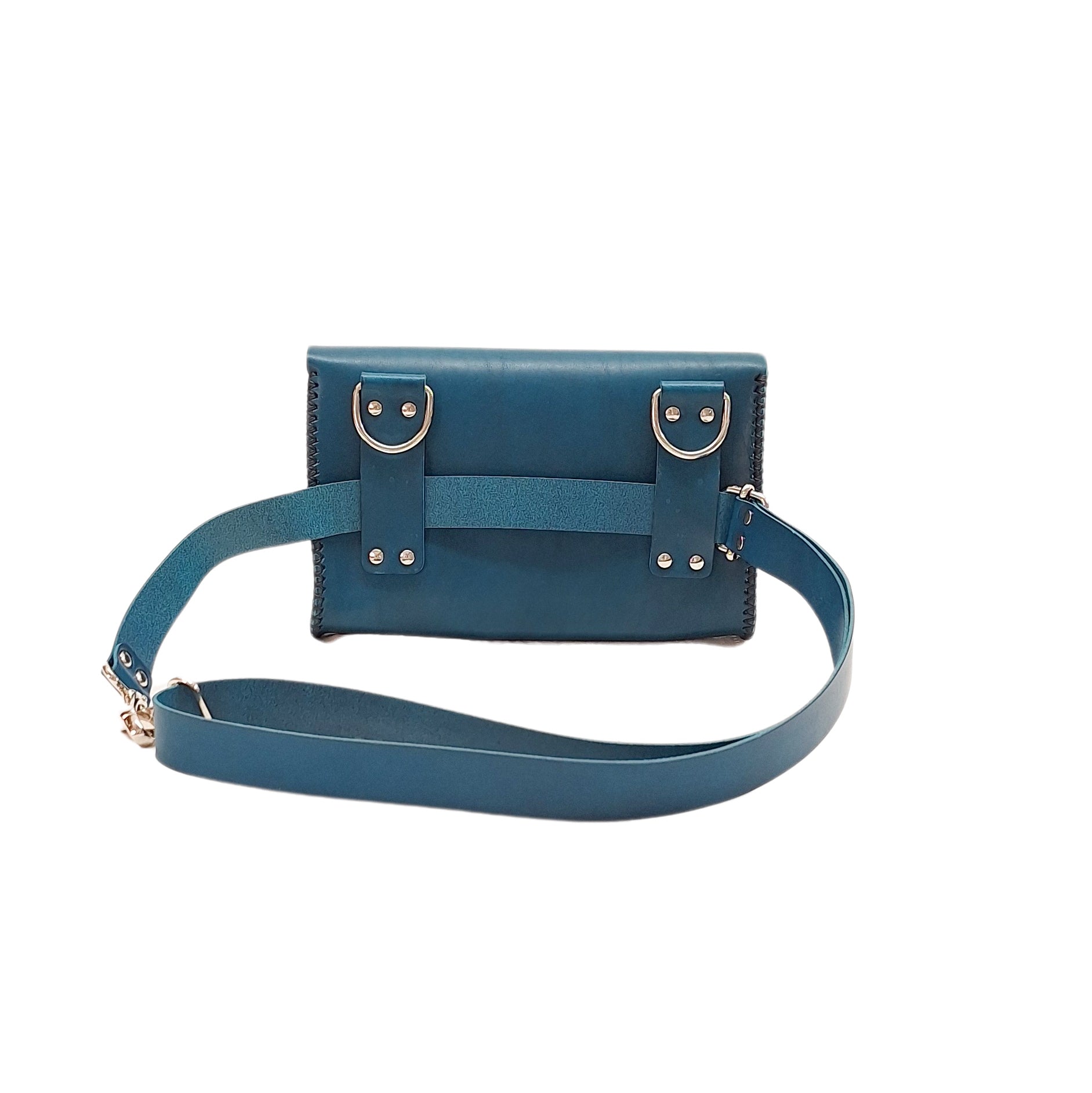 maroquinerie sac en cuir banane bandoulière sacoche cartable artisanal française cuir végétal faméthic passiflore turquoise