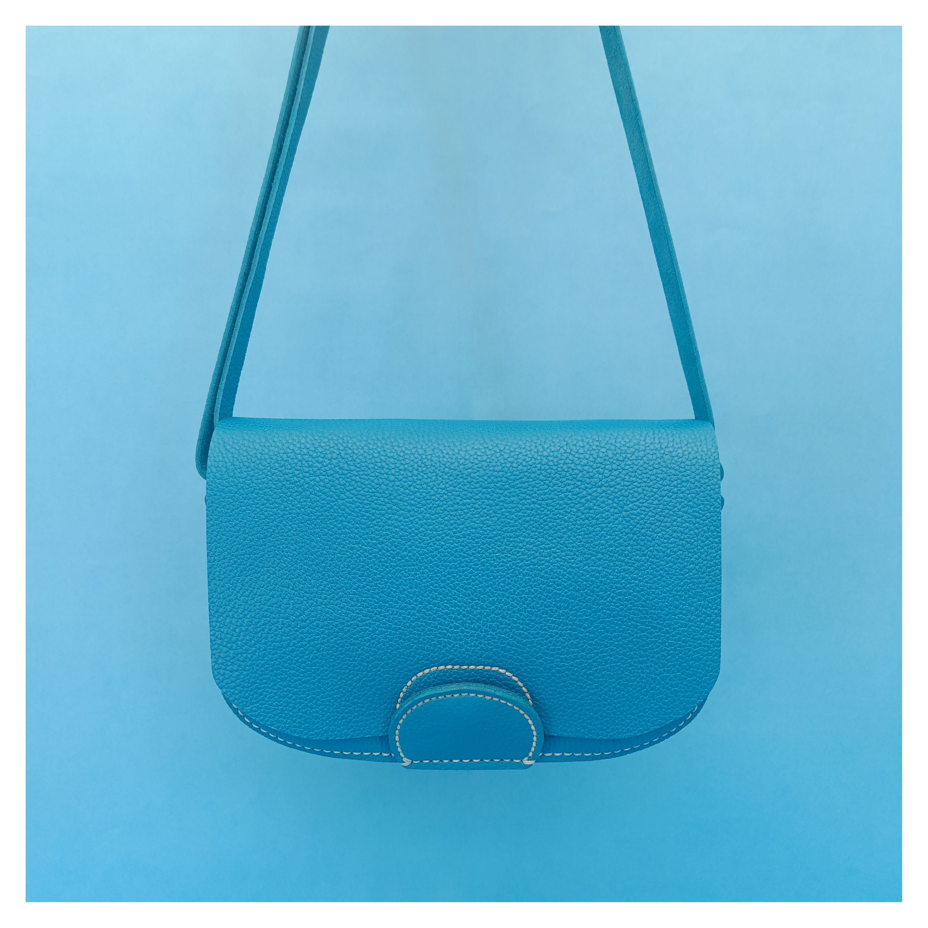sac à main petite centaurée cuir turquoise collection Marseille H2O faméthic maroquinerie