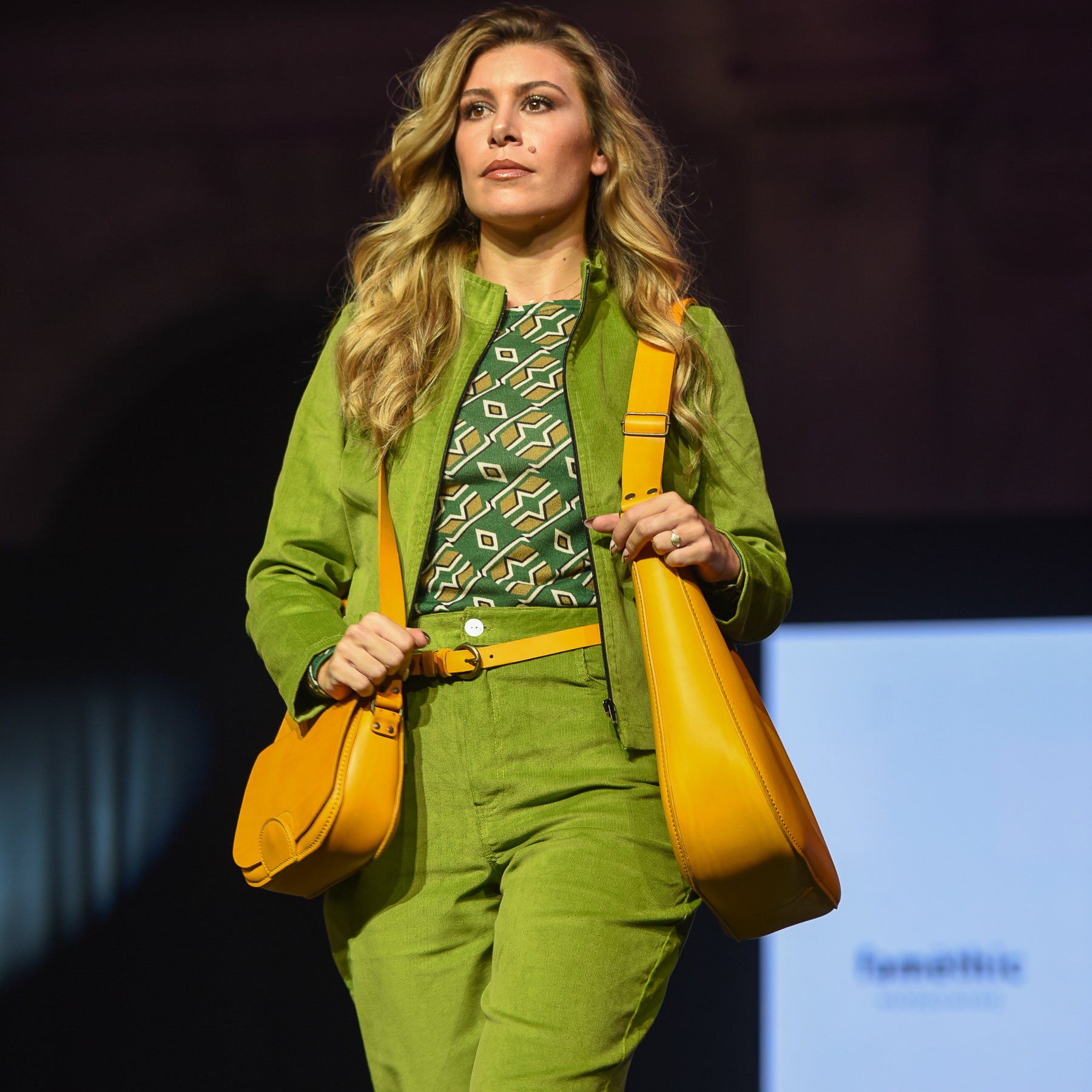 maroquinerie sac en cuir fabrication française artisanal cuir végétal faméthic petite centaurée gibecière jaune