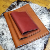 protège carnet cahier cuir sur mesure personnalisable cadeau note écriture dessin élastique maroquinerie artisanale faméthic français marseille inscription personnalisée