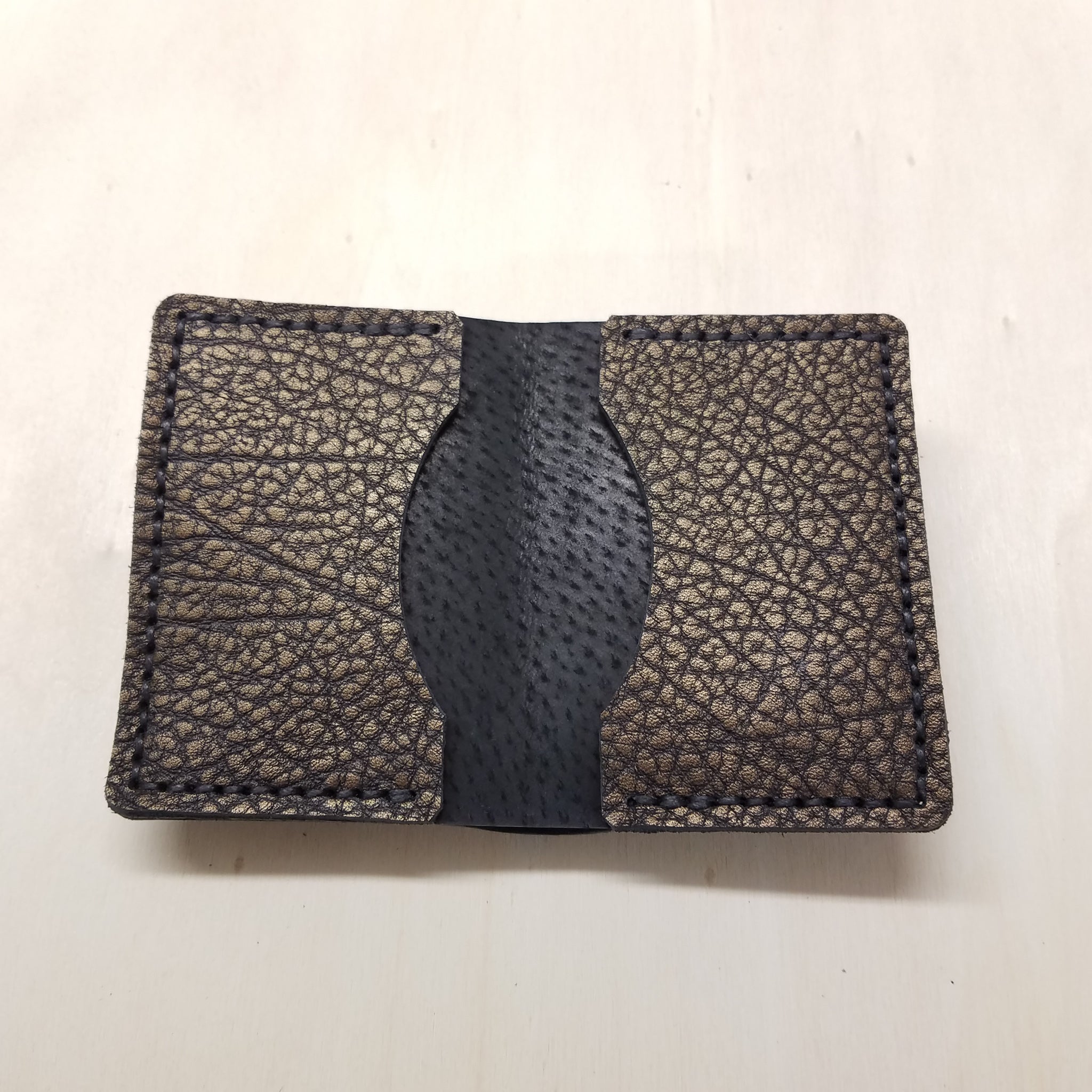 collection capsule famethic cuir porte-monnaie porte-carte petite maroquinerie pochette blague à tabac maroquinerie faméthic famethic porte-carte portefeuille éthique artisanal made in france artisan créateur cuir marseille responsable française