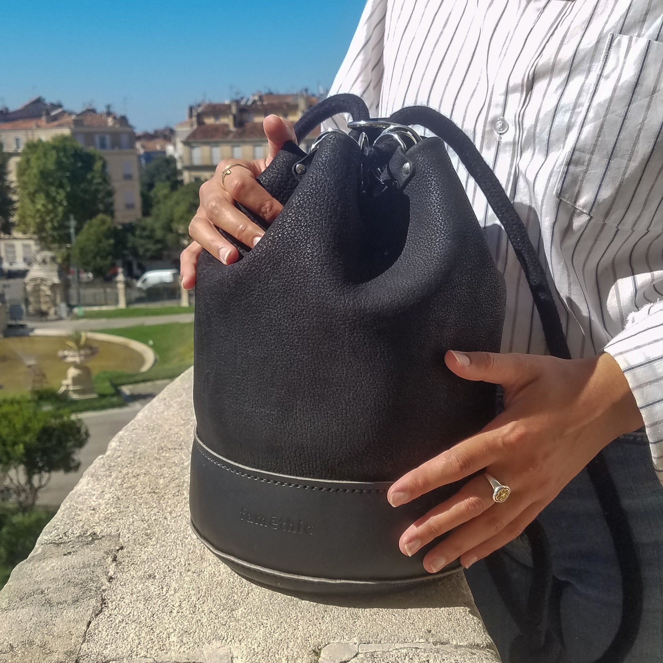 sac à dos sac seau cuir véritable original artisanal sacs bufflon tourillon faméthic famethic créateur marseille