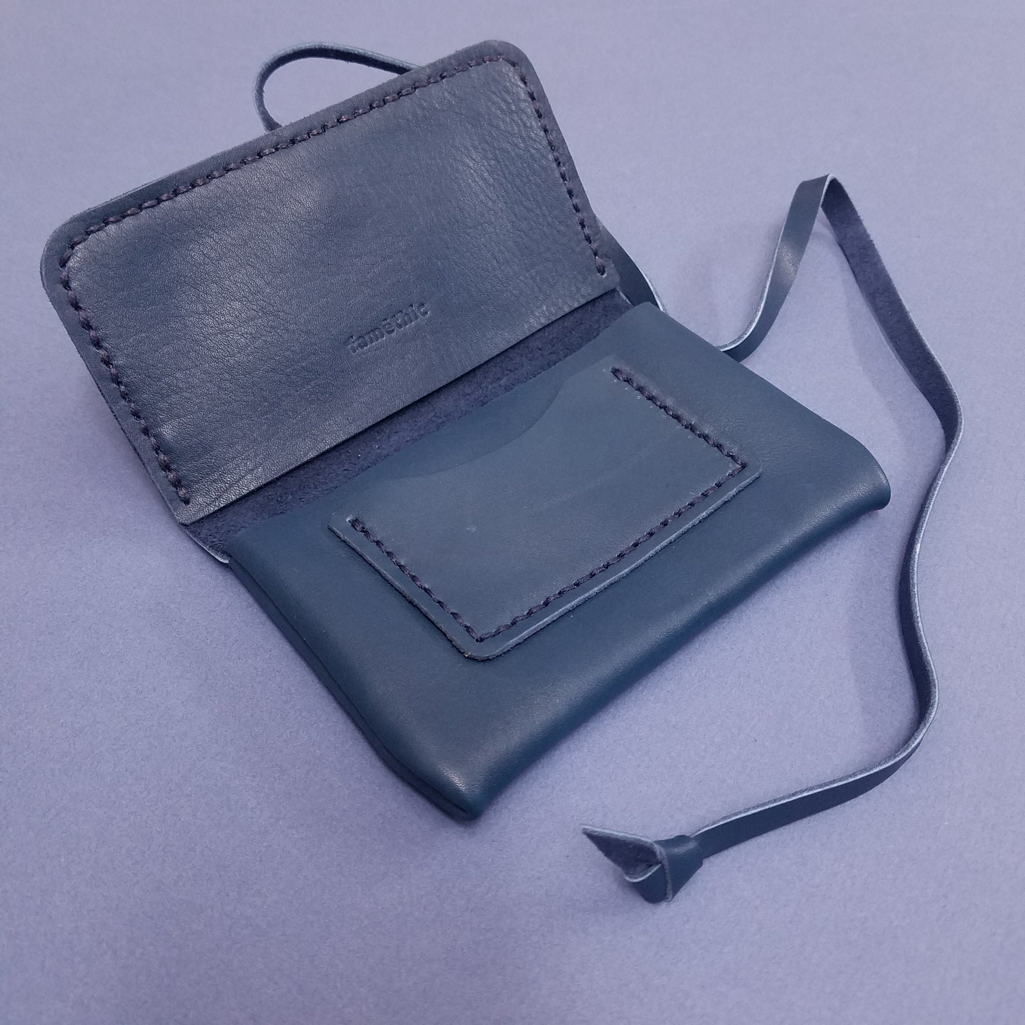 faméthic famethic cuir français maroquinerie éthique artisanale blague à tabac bruyère pochette