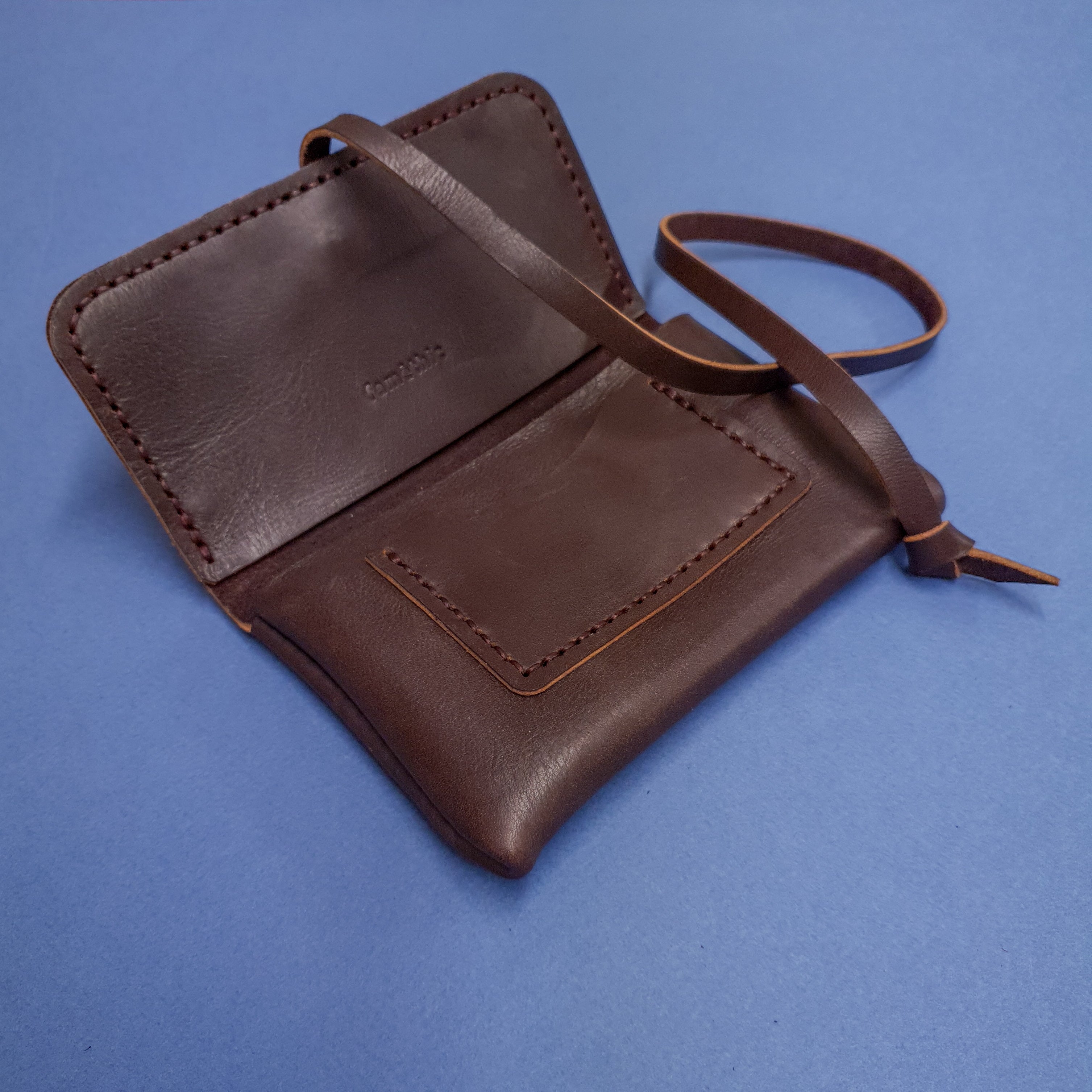 faméthic famethic cuir français maroquinerie éthique artisanale blague à tabac bruyère pochette