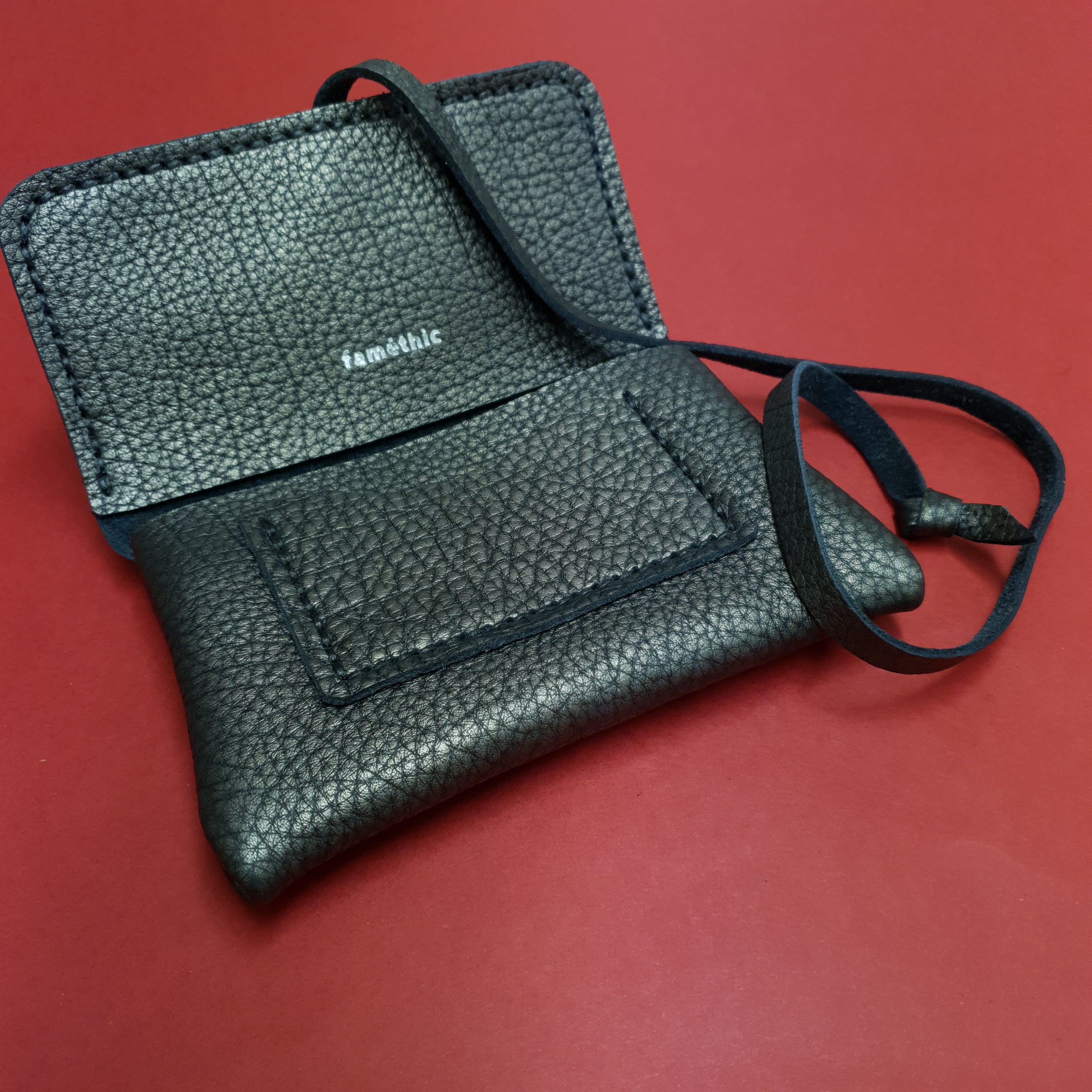 faméthic famethic cuir français maroquinerie éthique artisanale blague à tabac bruyère pochette