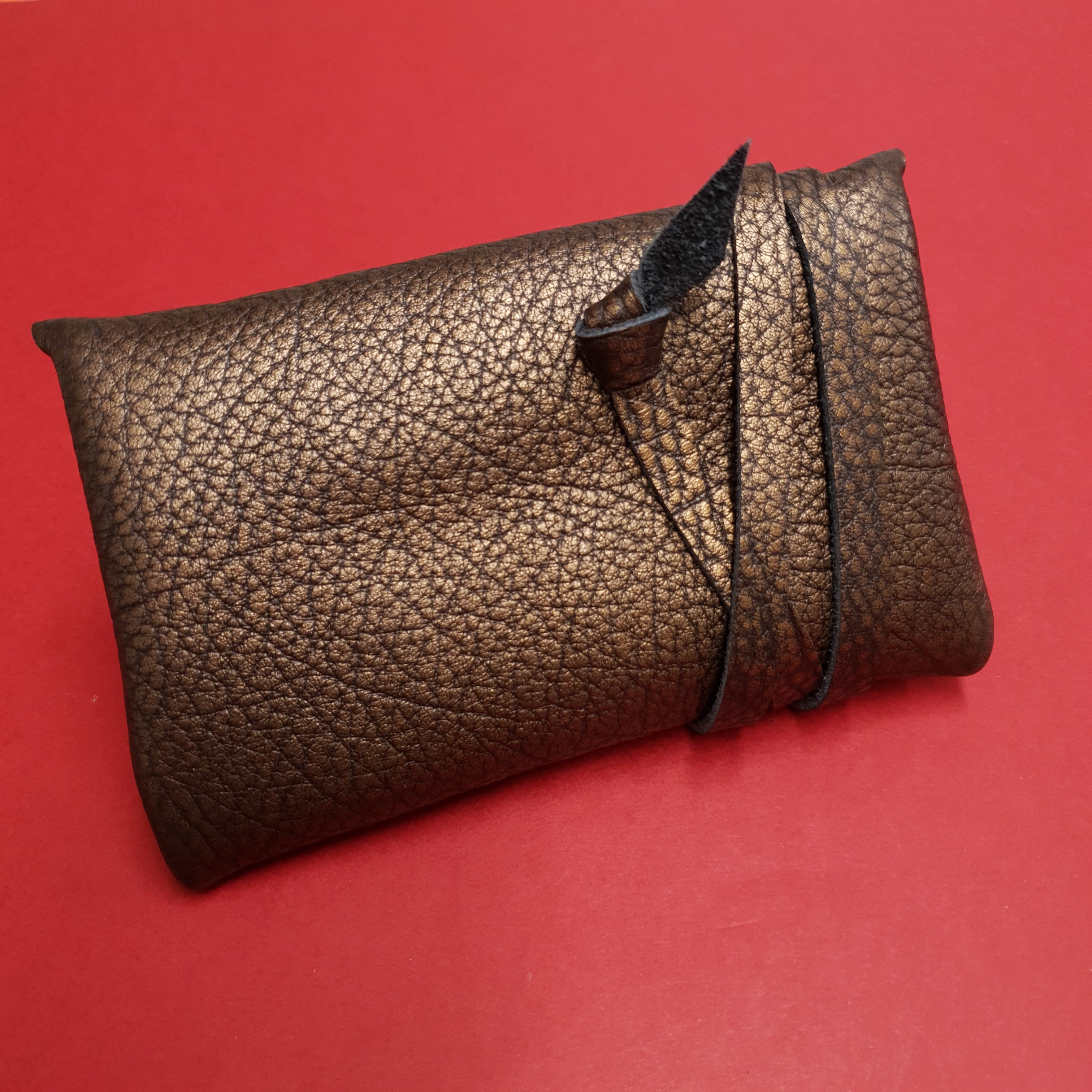faméthic famethic cuir français maroquinerie éthique artisanale blague à tabac bruyère pochette
