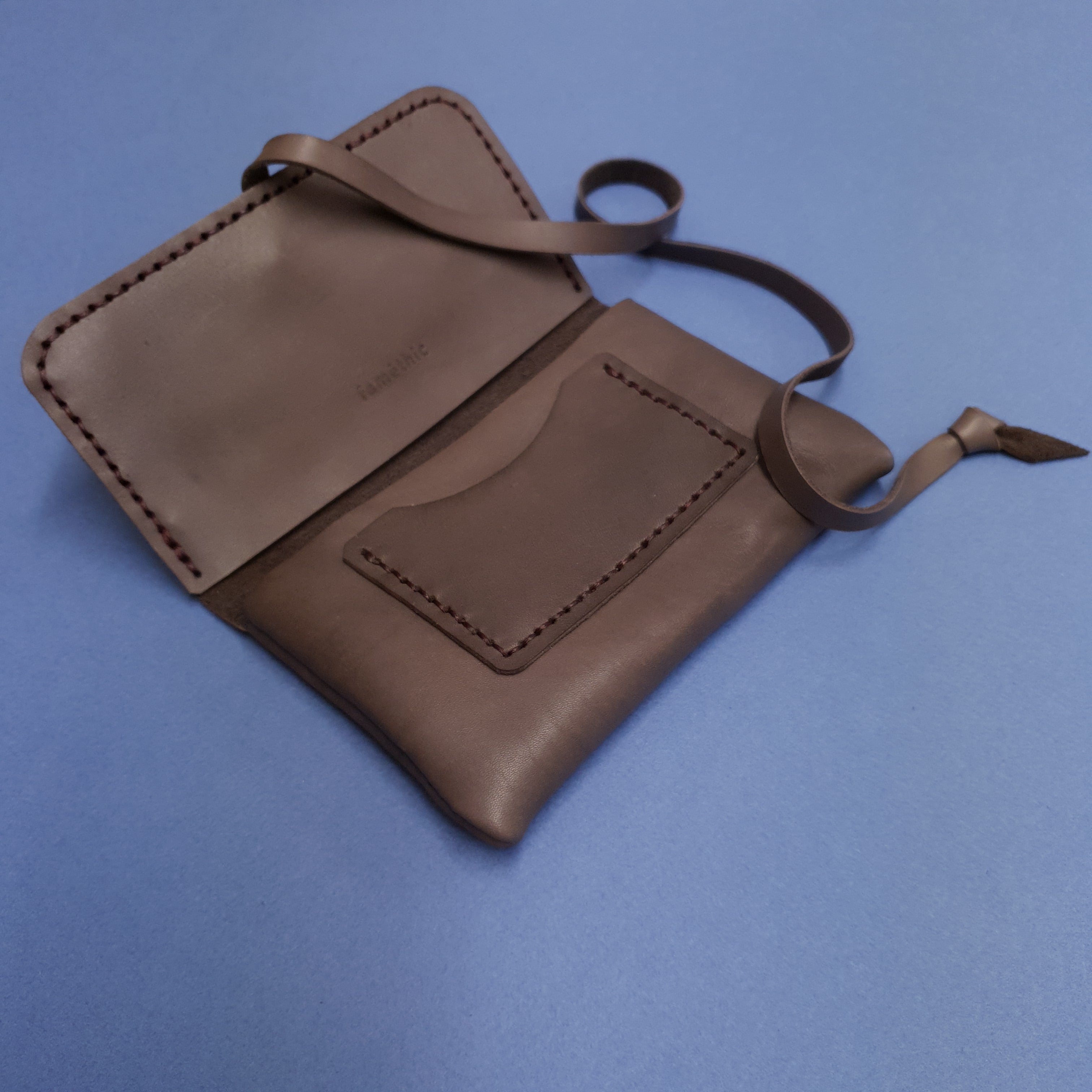 faméthic famethic cuir français maroquinerie éthique artisanale blague à tabac bruyère pochette