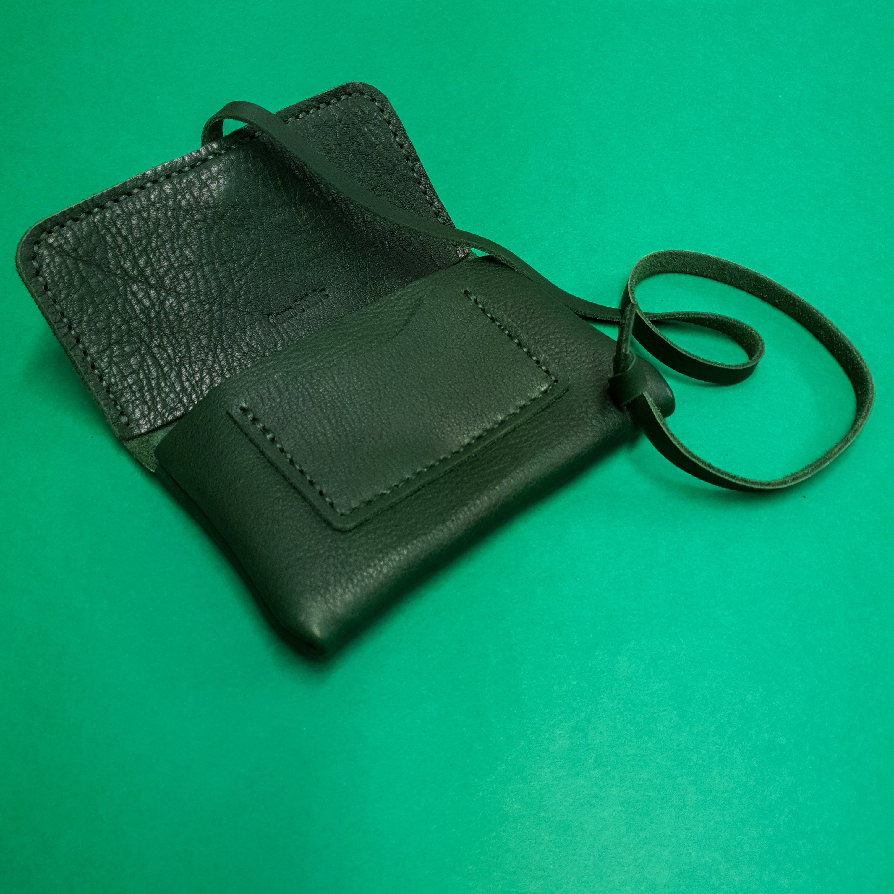 faméthic famethic cuir français maroquinerie éthique artisanale blague à tabac bruyère pochette