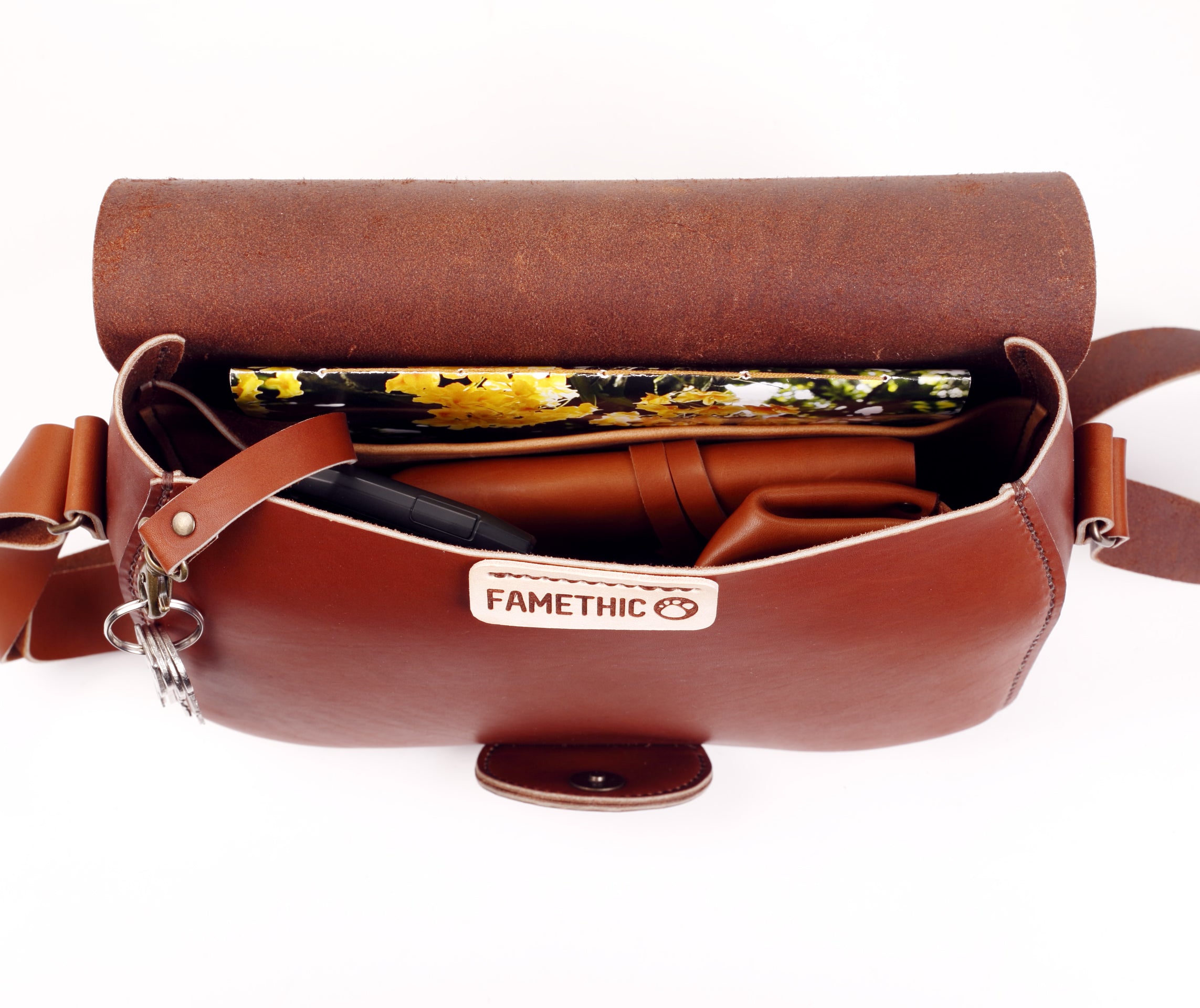 maroquinerie artisanal éthique famethic artisan maroquinier cuir atelier