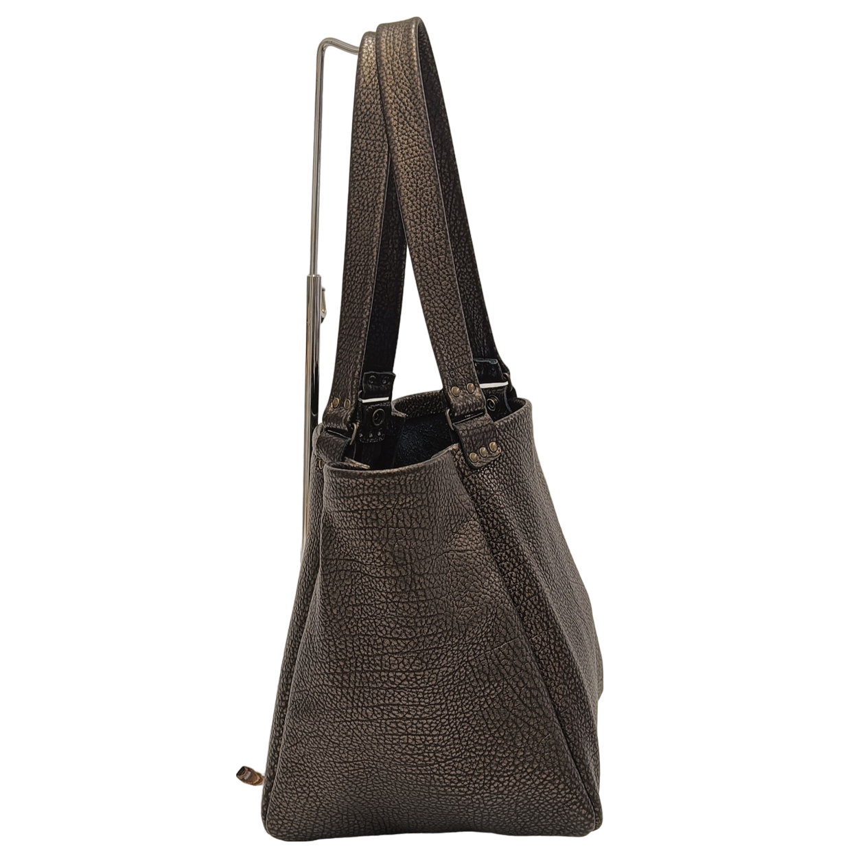 ophrys bronze noir argenté faméthic maroquinerie cuir français éthique mode durable cabas sac en cuir porté épaule