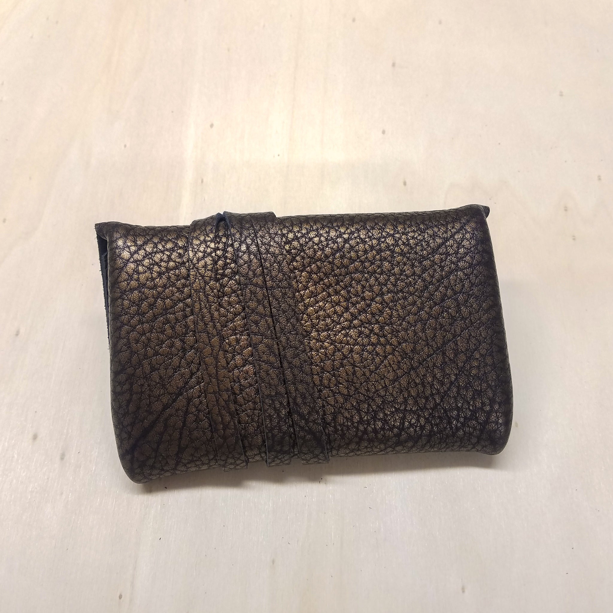 collection capsule famethic cuir porte-monnaie porte-carte petite maroquinerie pochette blague à tabac