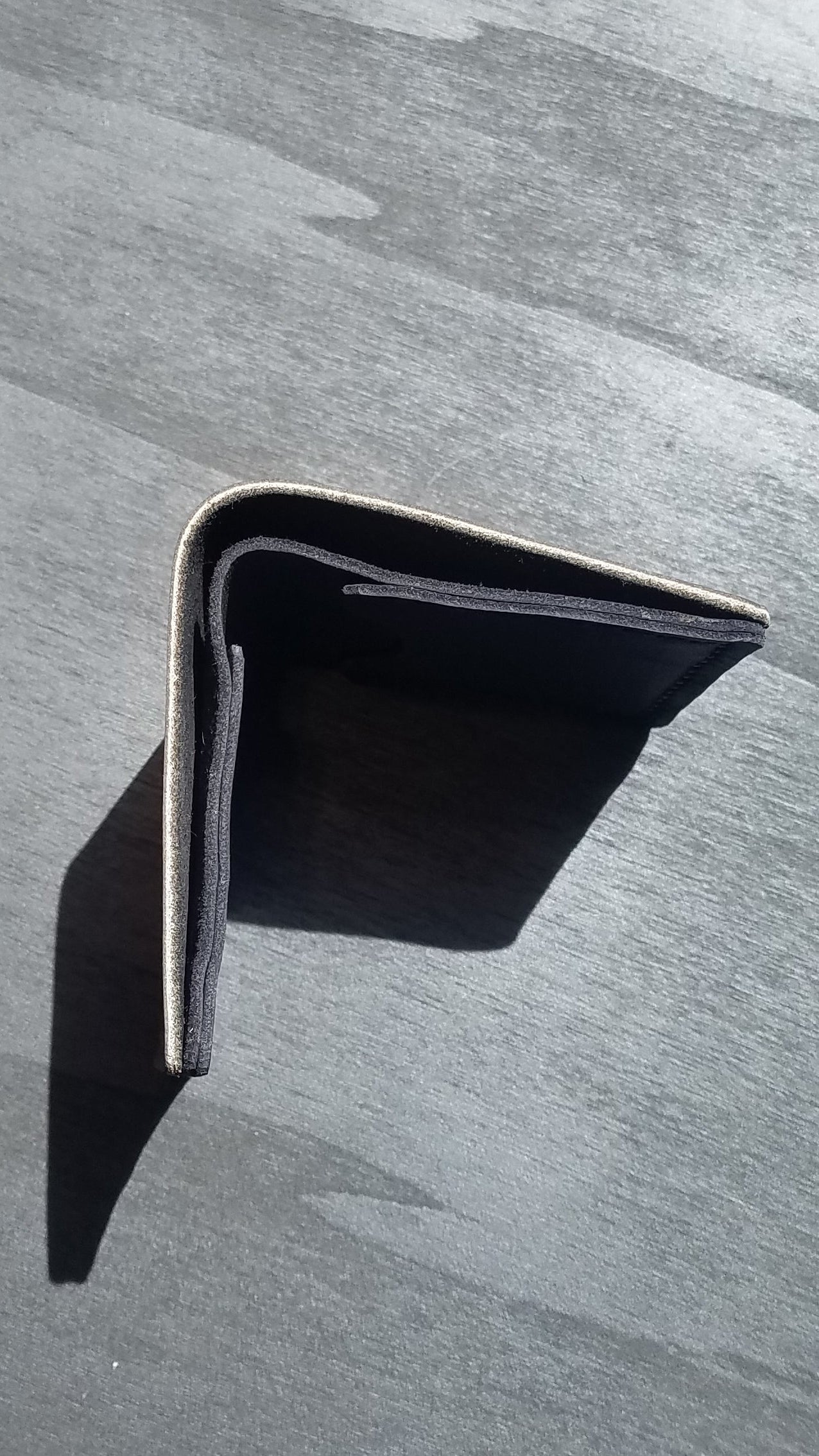 maroquinerie faméthic famethic porte-carte portefeuille éthique artisanal made in france artisan créateur cuir marseille responsable française