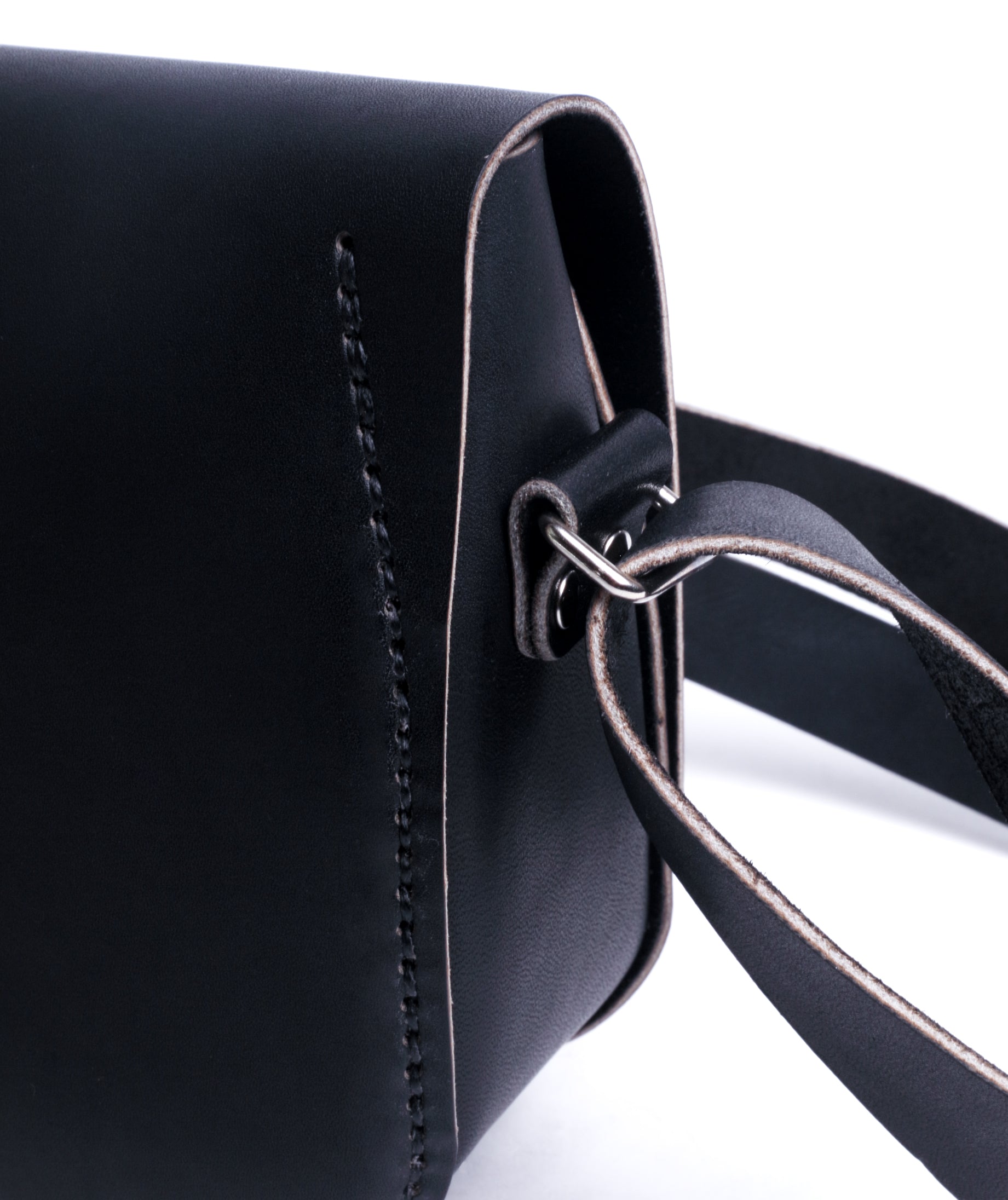 maroquinerie artisanal éthique famethic artisan maroquinier cuir atelier