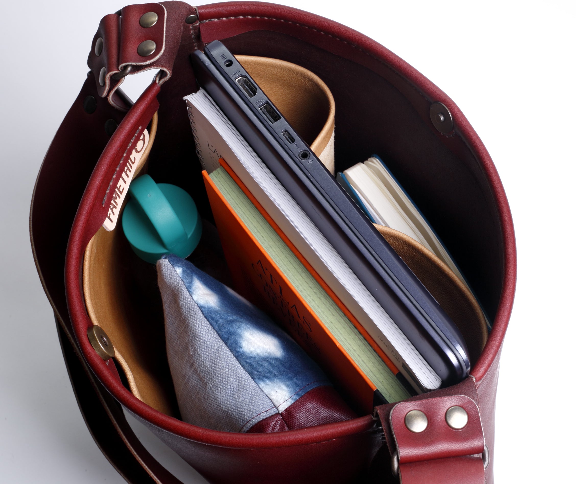 maroquinerie artisanal éthique famethic artisan maroquinier cuir atelier