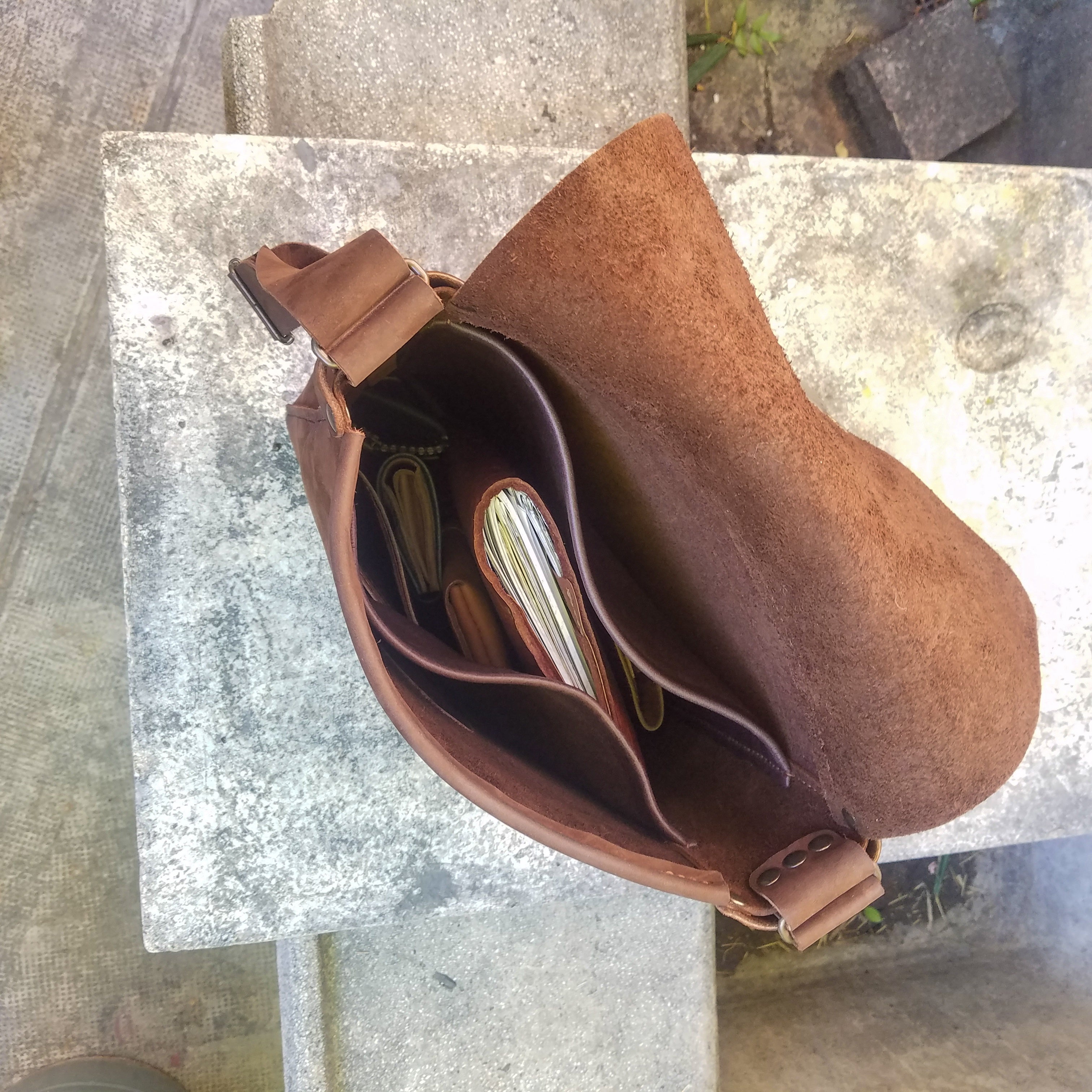 faméthic famethic maroquinerie sac homme sacoche vintage artisanal authentique cartable sac cuir français france éthique durable responsable rouge