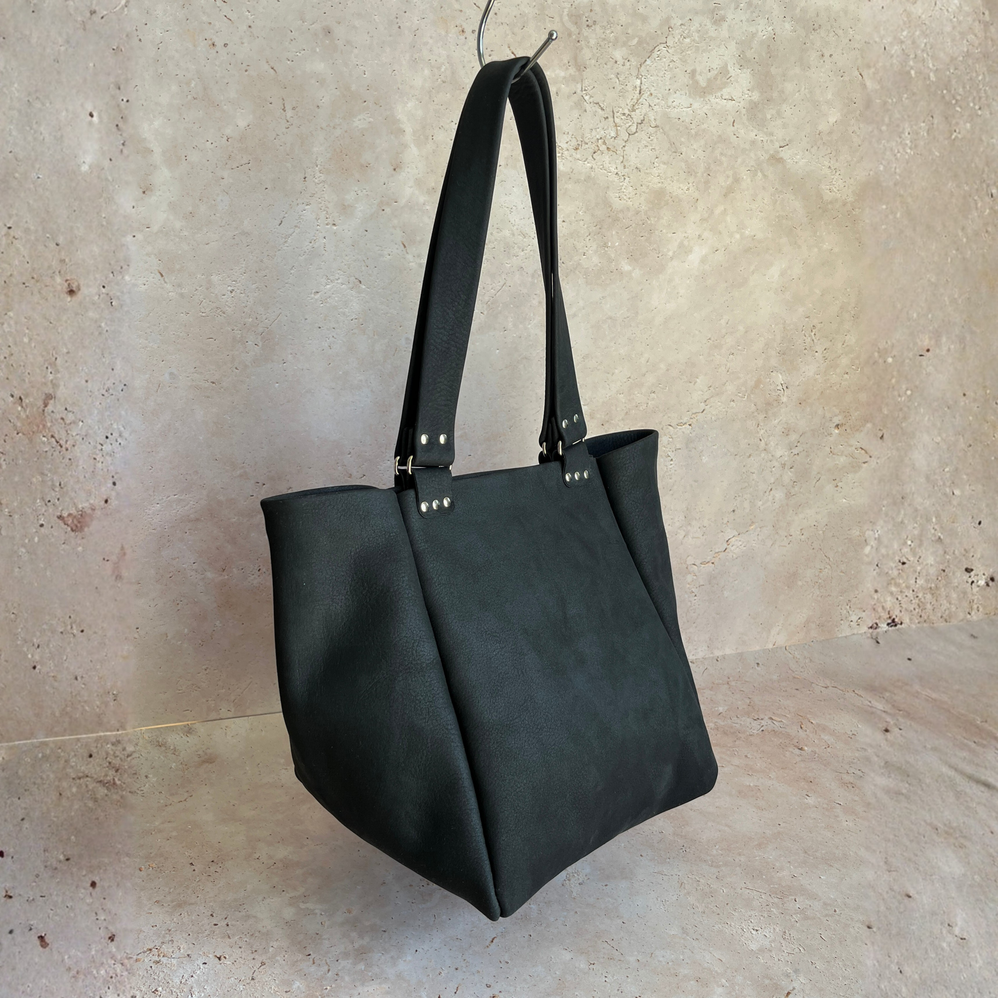 Le Ophrys | Taurillon nubuck noir