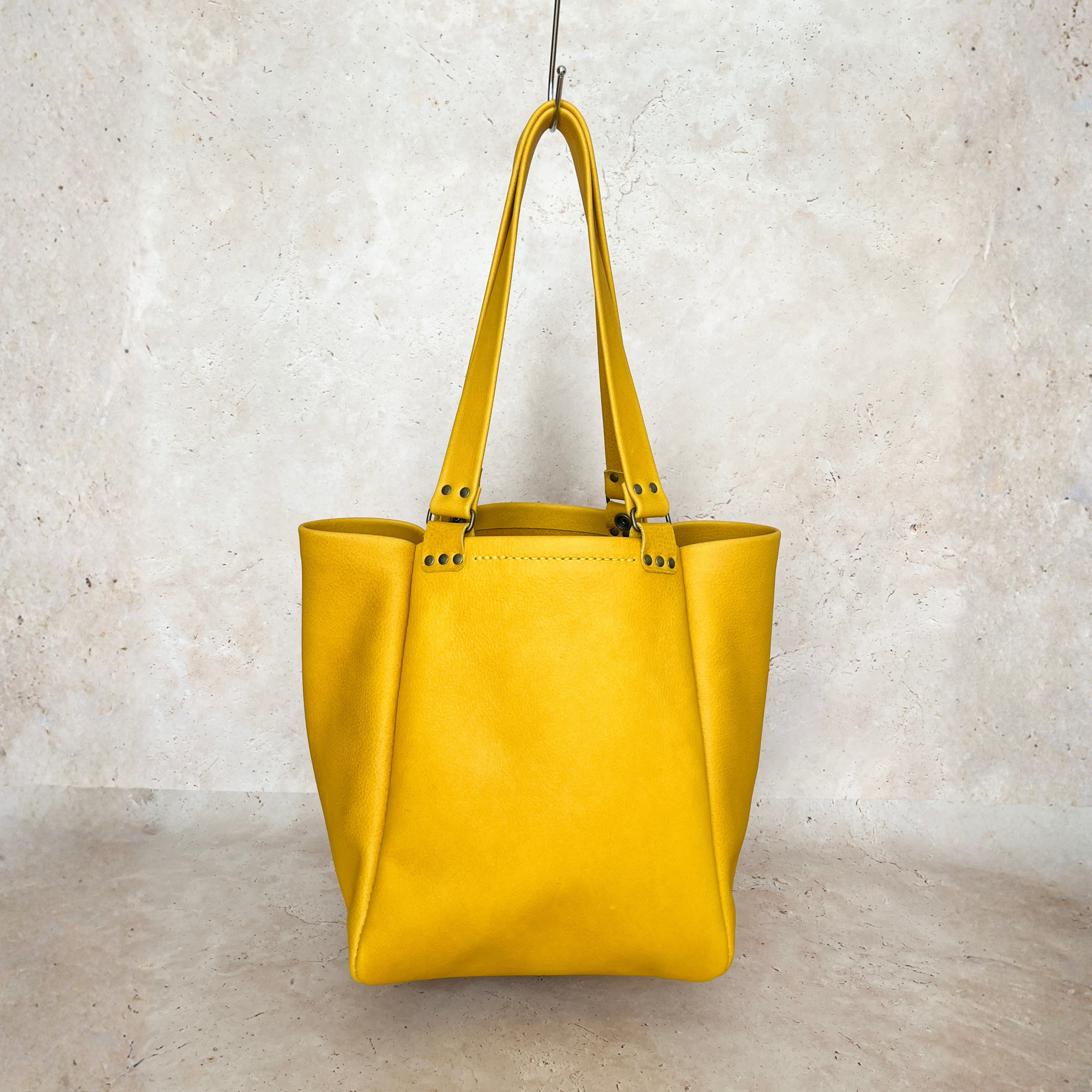 Le Ophrys | Taurillon nubuck jaune
