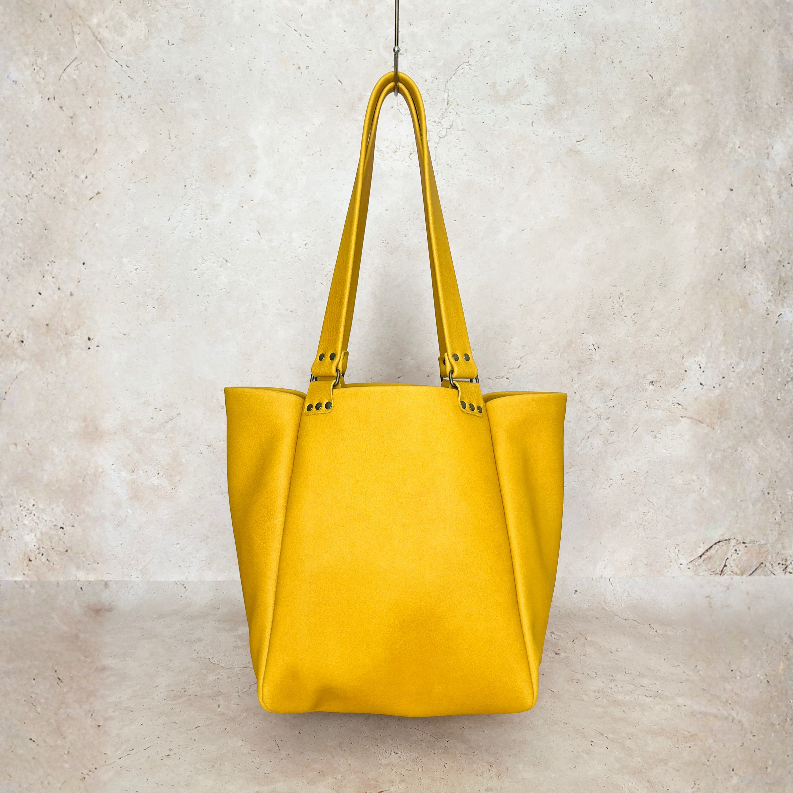 Le Ophrys | Taurillon nubuck jaune