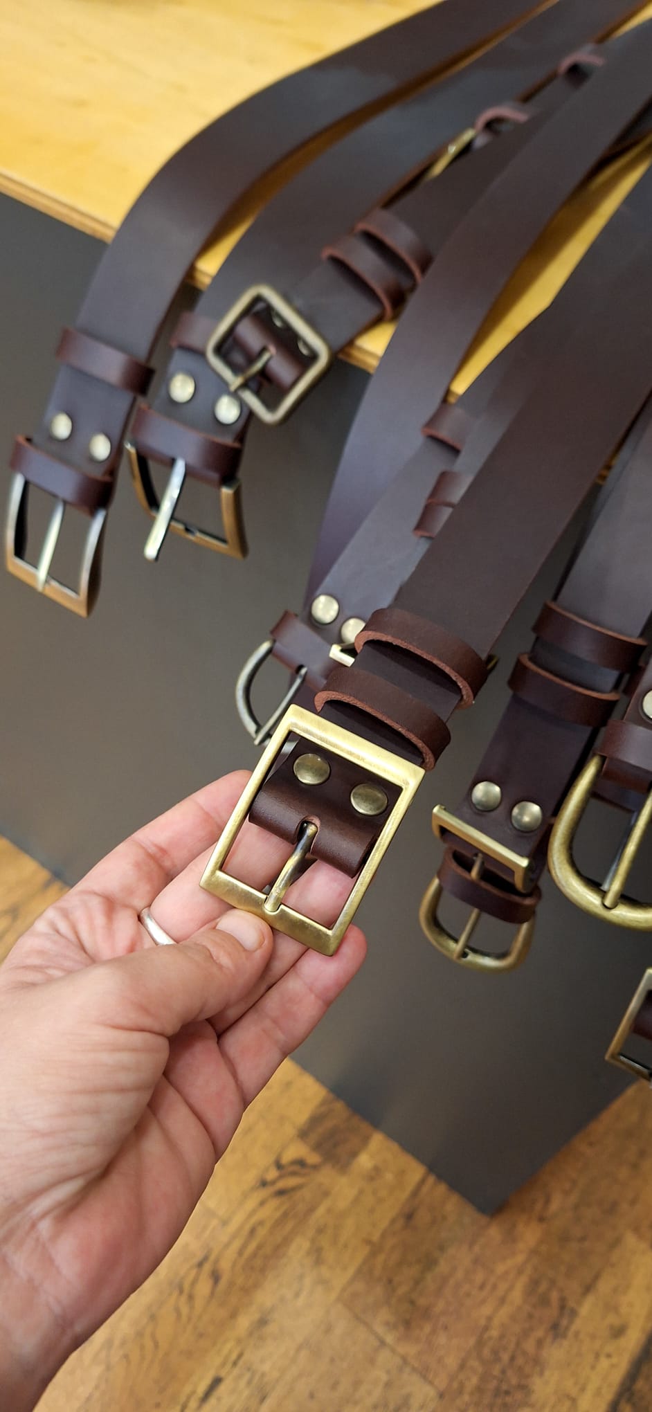 ceintures en cuir homme et femme fabrication française durable qualité faméthic ceinturier maroquinerie