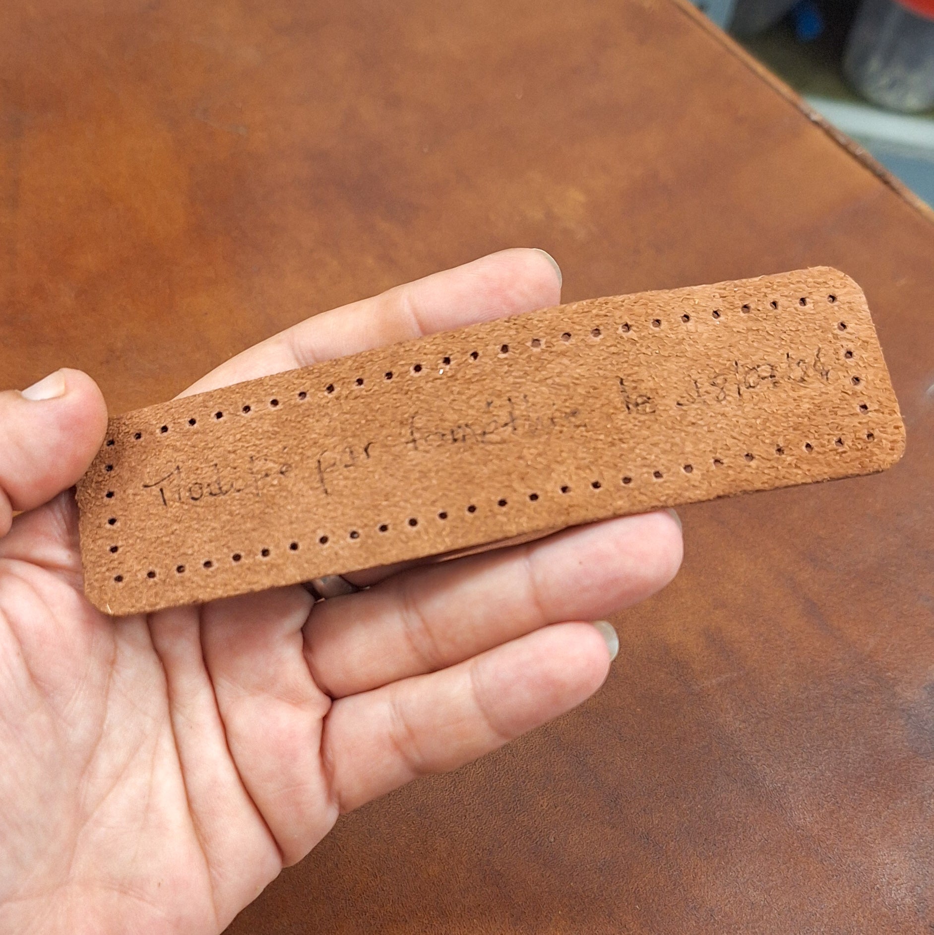 personnalisation d'objets anciens en cuir artisan maroquinier faméthic