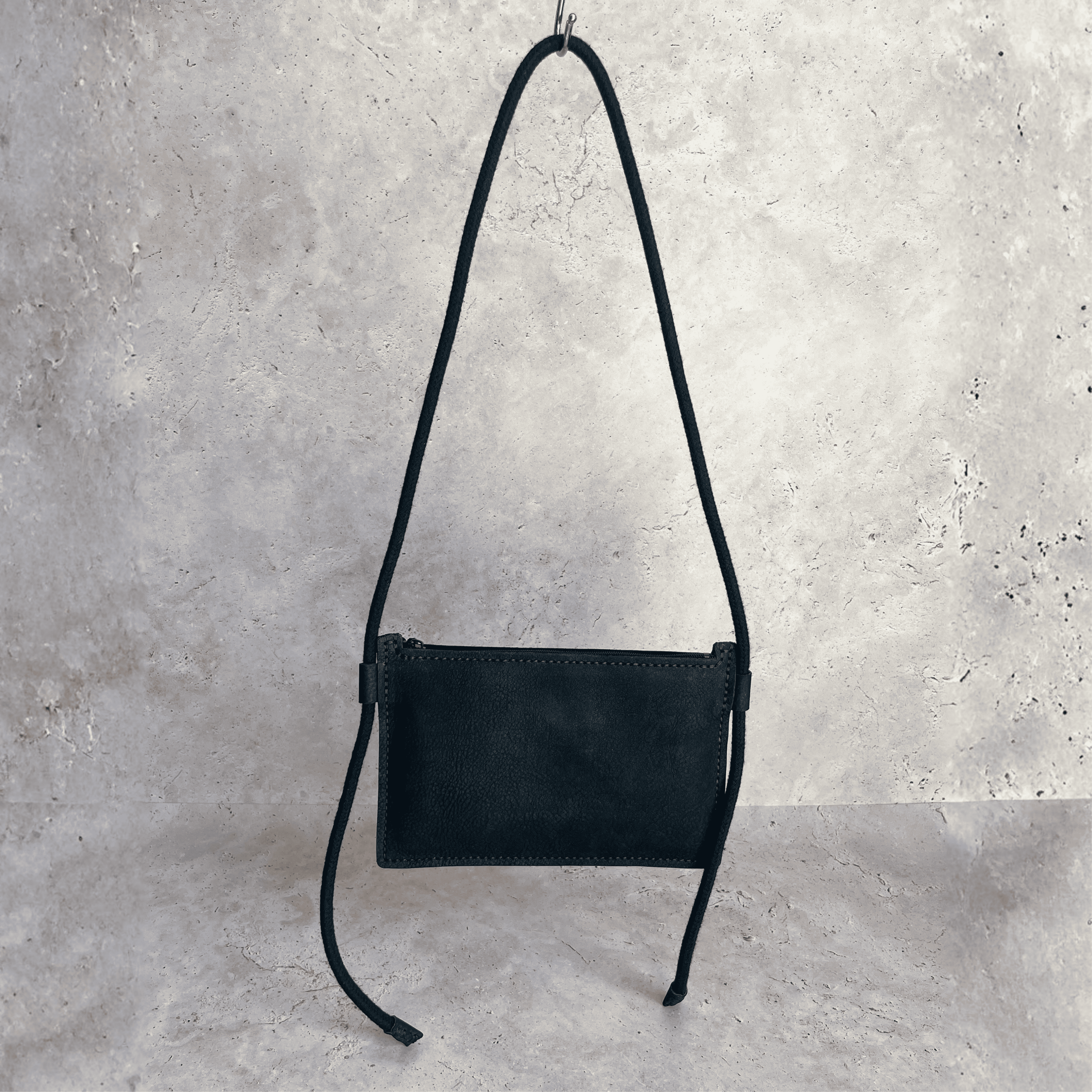 Le Cade | Taurillon nubuck noir