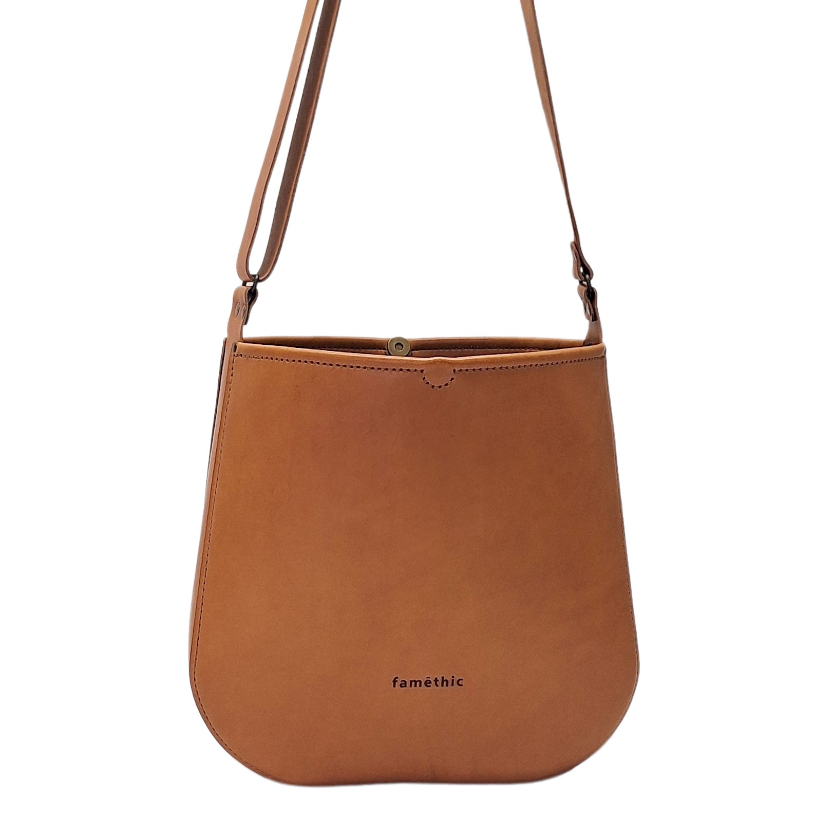 maroquinerie artisanal éthique famethic artisan maroquinier cuir atelier sac besace fabrication français france marseille grand sac cuir camel naturel