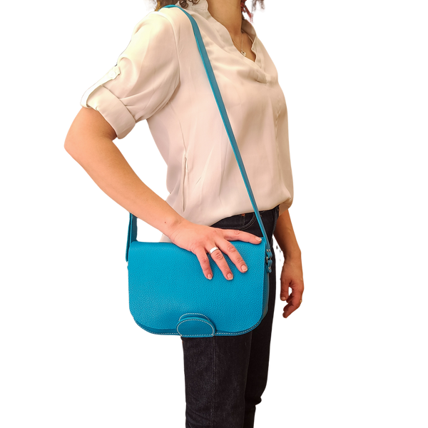 sac besace grande centaurée cuir turquoise collection marseille H2O maroquinerie