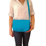 sac besace grande centaurée cuir turquoise collection marseille H2O maroquinerie