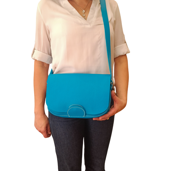 sac besace grande centaurée cuir turquoise collection marseille H2O maroquinerie