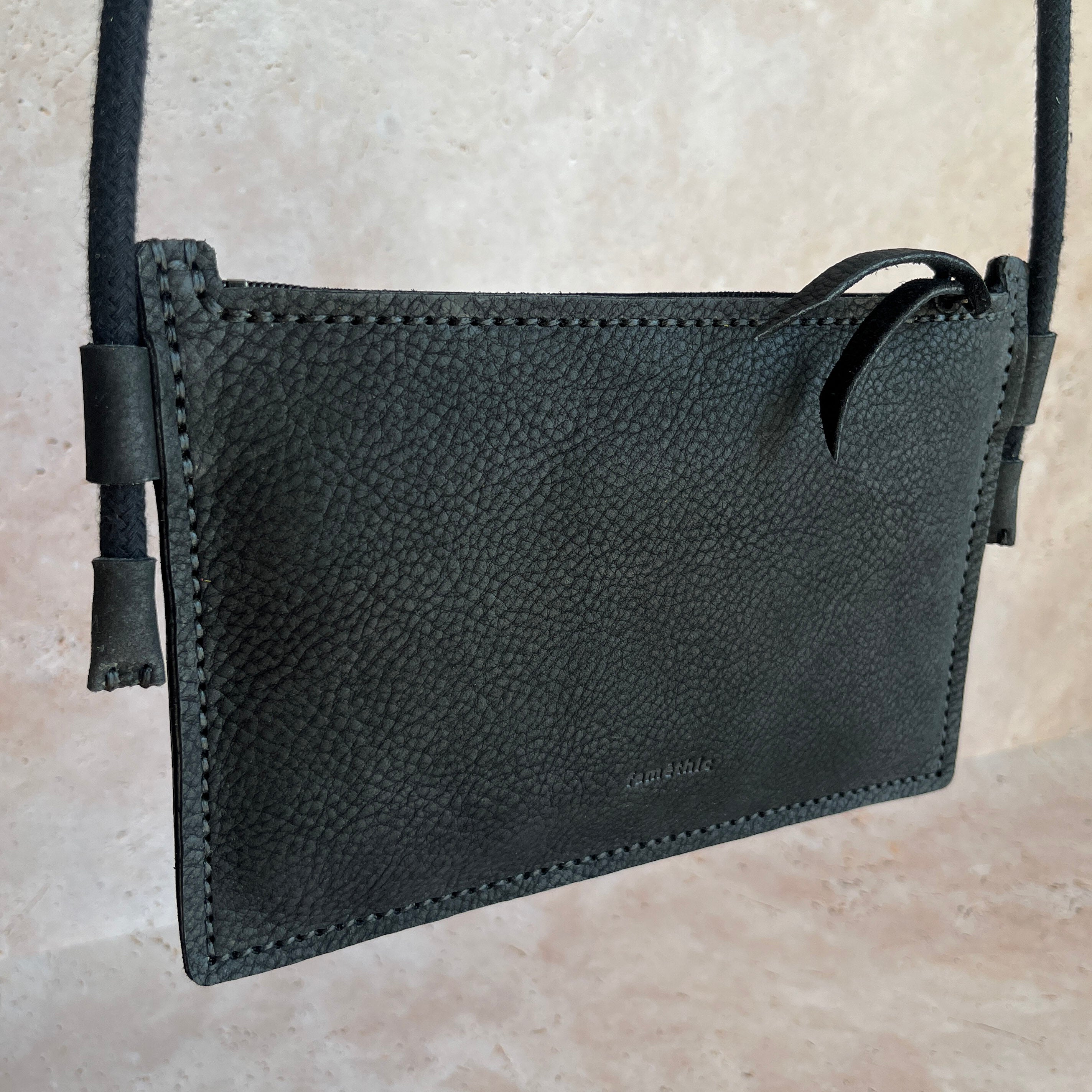 Le Cade | Taurillon nubuck noir