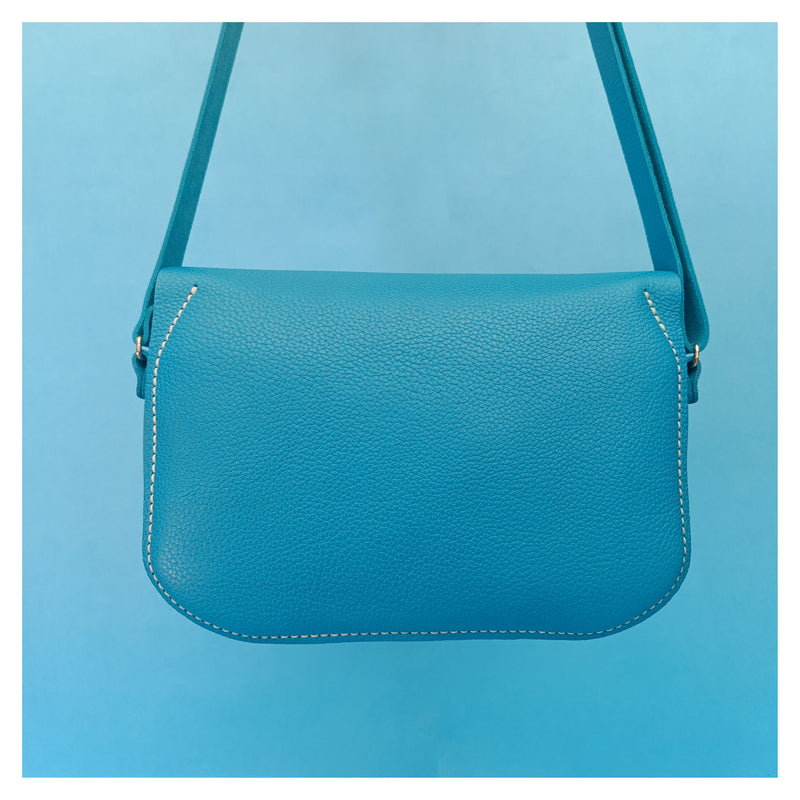 sac besace grande centaurée cuir turquoise collection marseille H2O maroquinerie