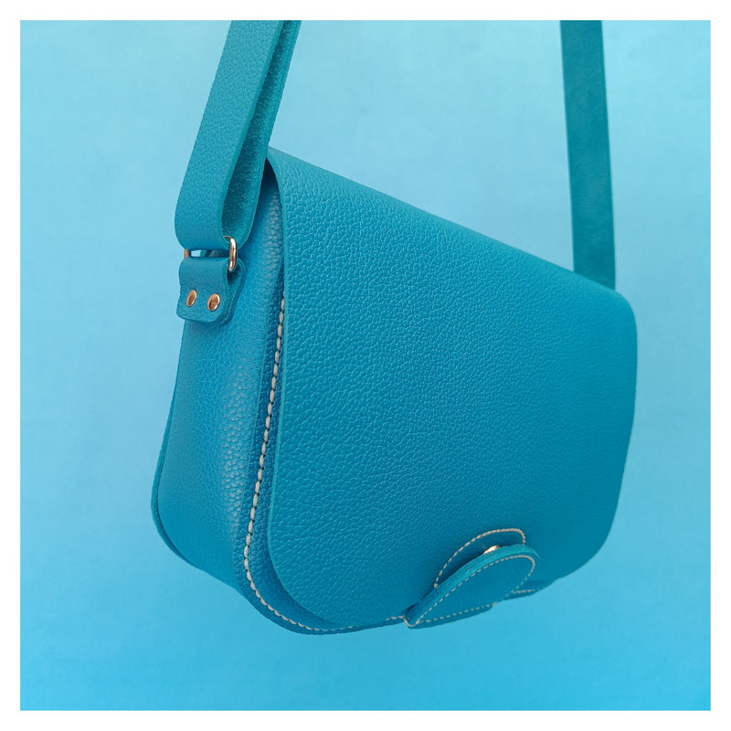 sac besace grande centaurée cuir turquoise collection marseille H2O maroquinerie