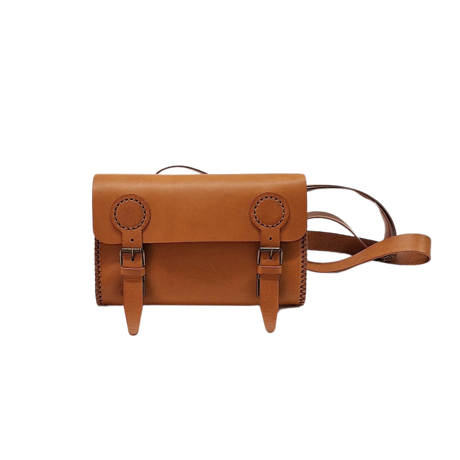 maroquinerie sac en cuir banane bandoulière sacoche cartable artisanal française cuir végétal faméthic passiflore camel naturel