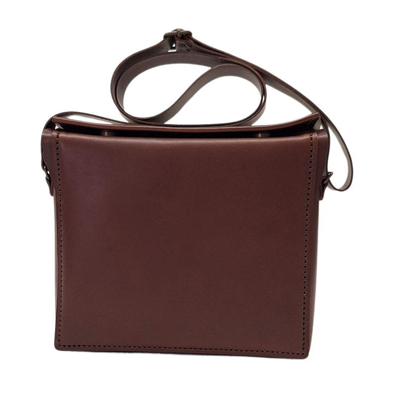 sacoche pour homme en cuir fabrication française maroquinerie faméthic giroflée ébène